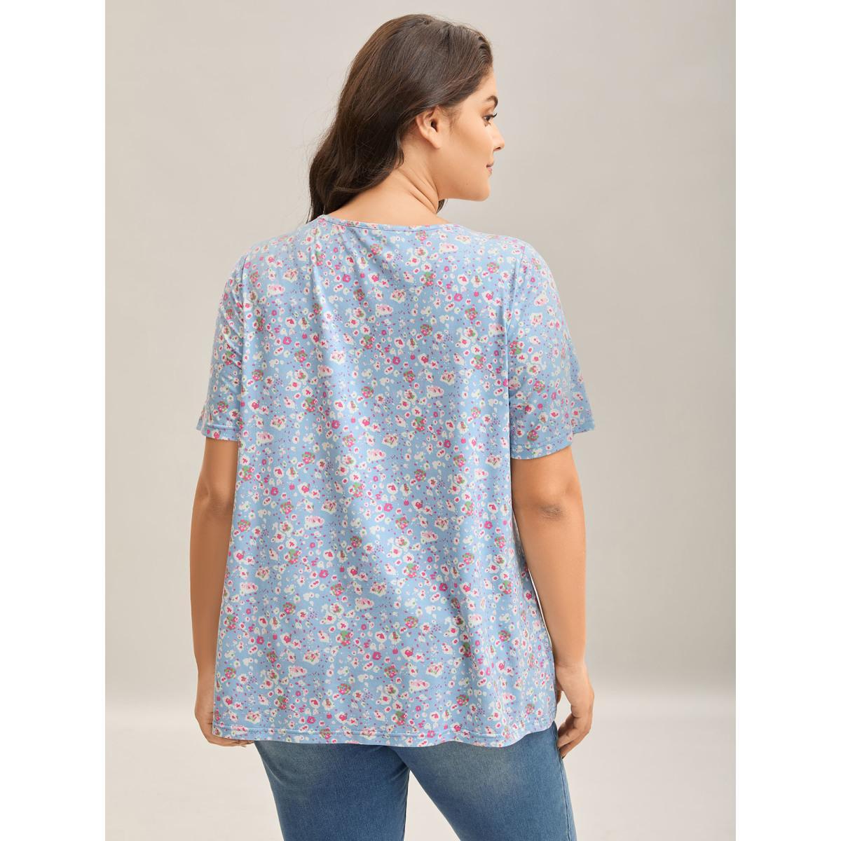 Plus Size Floral Print Plicated Detail T-Shirt LightBlue Women Casual Tucked seam Natural Flowers V-neck Everyday-Casual T-shirts BloomChic 30/6X Product Image