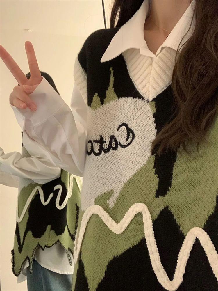 V-Neck Printed Knit Sweater Vest Product Image