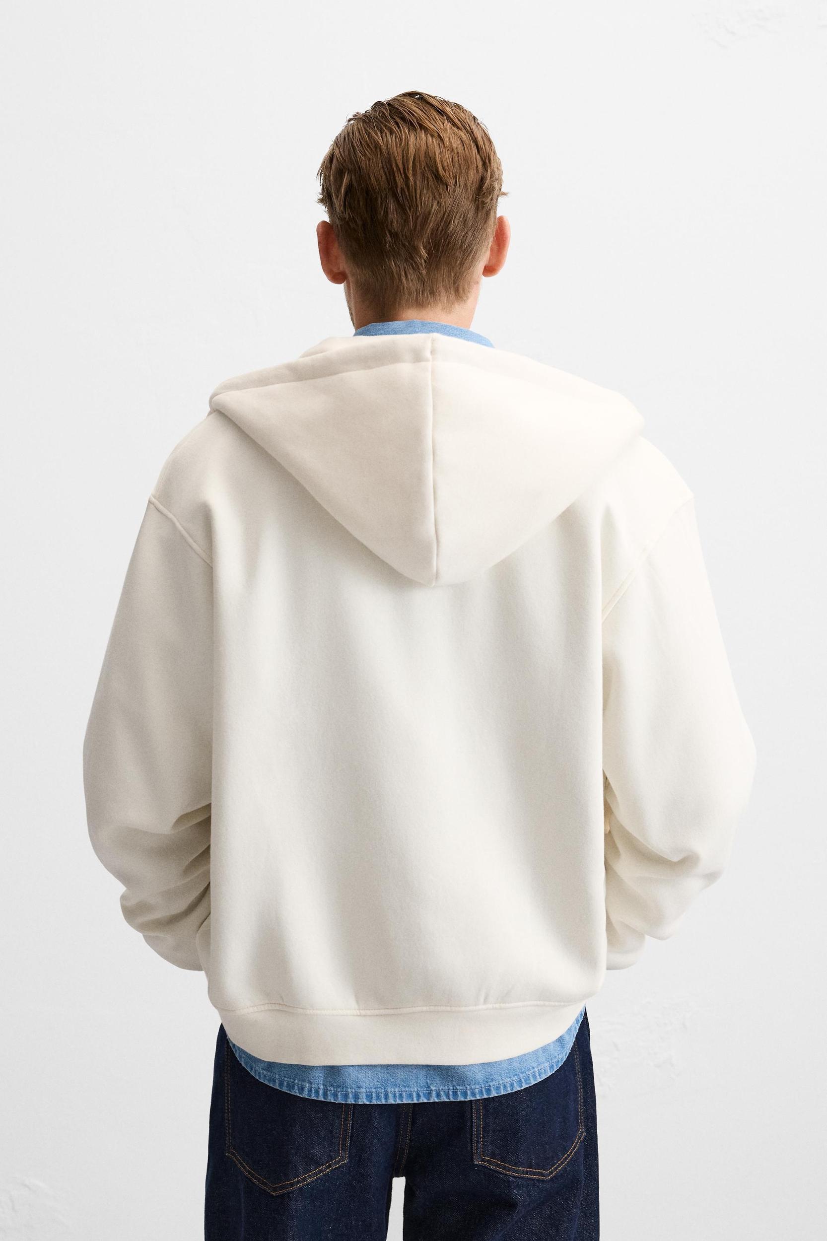 HOODED SWEATSHIRT WITH ZIP Product Image