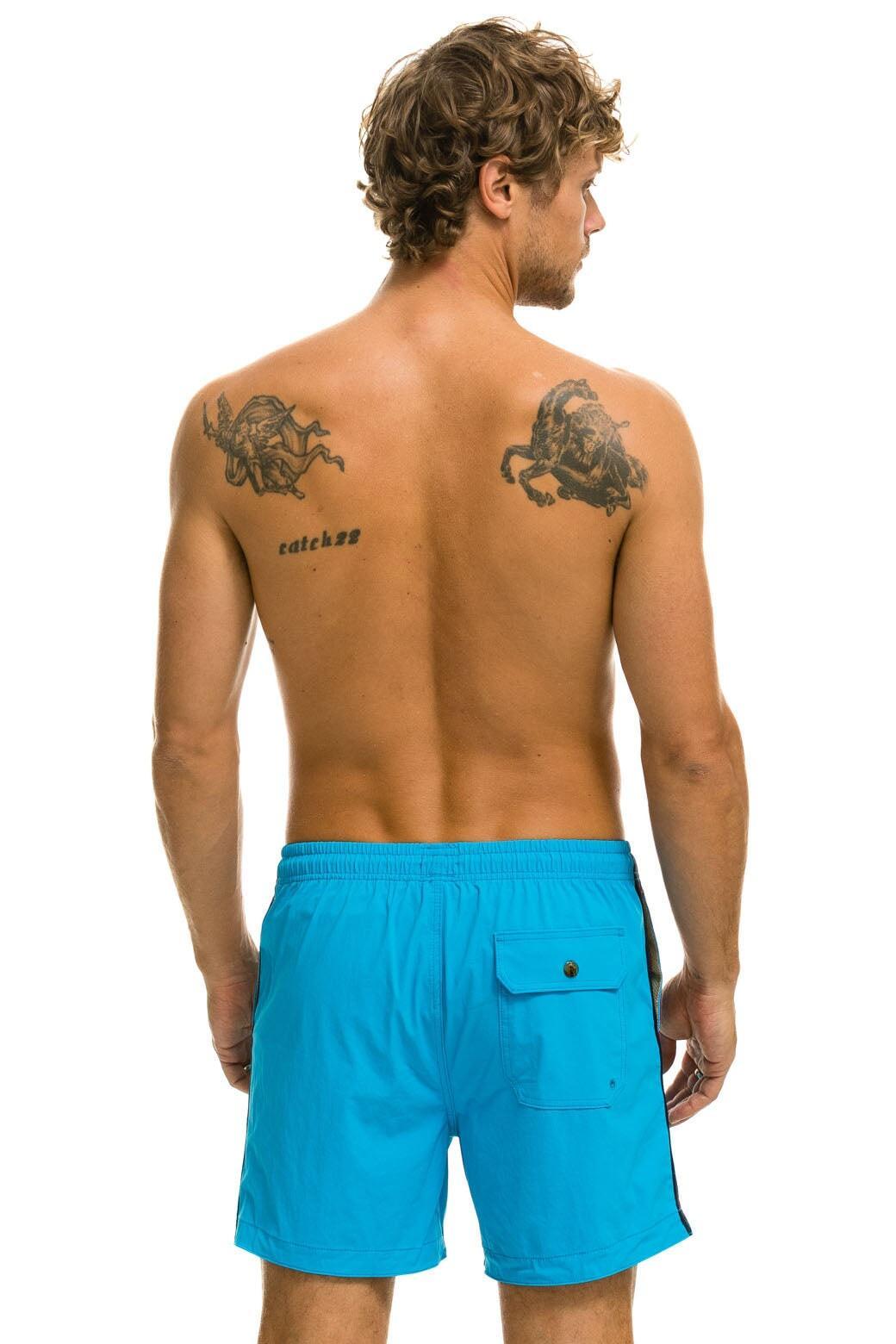MEN'S 5 STRIPE FLEX SHORTS - NEON BLUE Male Product Image