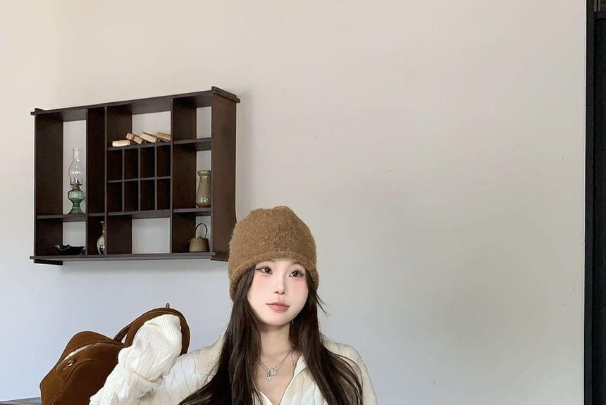 Long-Sleeve V-Neck Plain Cable Knit Sweater / Mid Rise Shorts Product Image