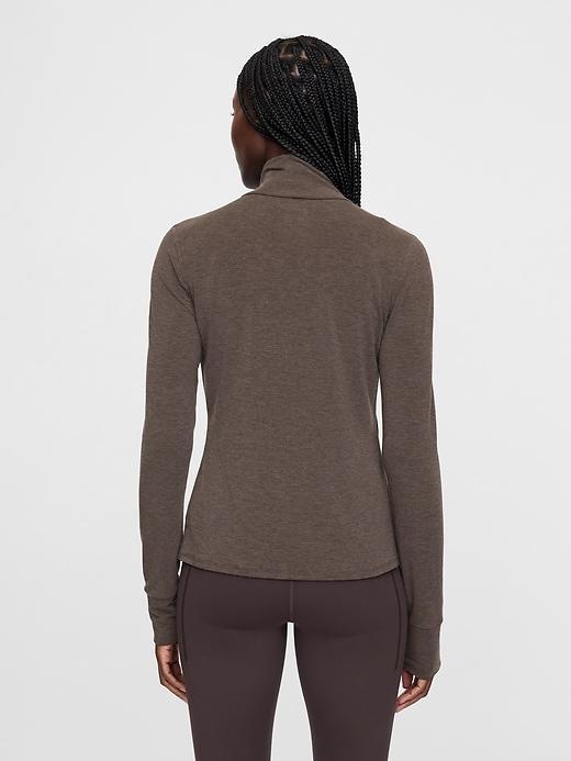 GapFit Breathe Turtleneck Product Image