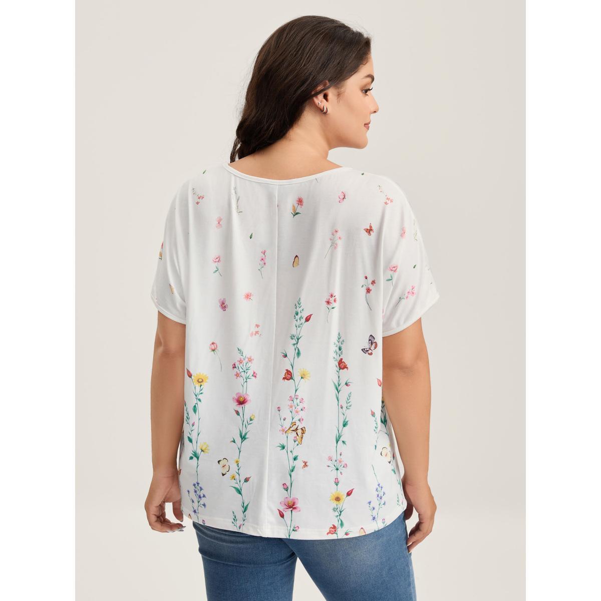 Plus Size Stretchy Floral Print Round Neck T-Shirt Originalwhite Women Non Natural Flowers Round Neck Loose Everyday-Casual T-shirts BloomChic 26/4X Product Image