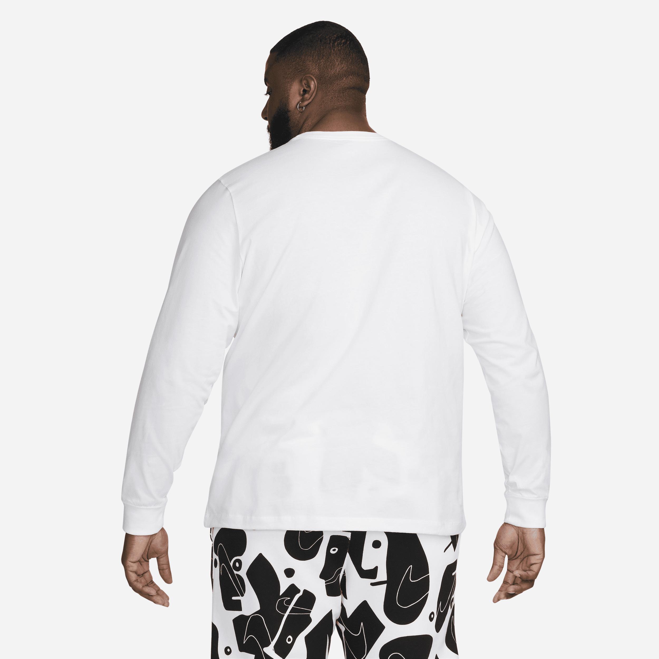 Nike Sportswear Club Men's Long-Sleeve T-Shirt Product Image