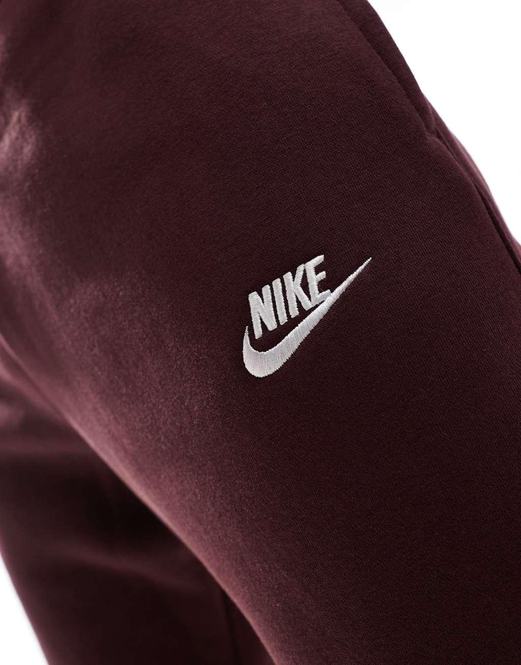 Nike Club cuffed joggers in burgundy Product Image