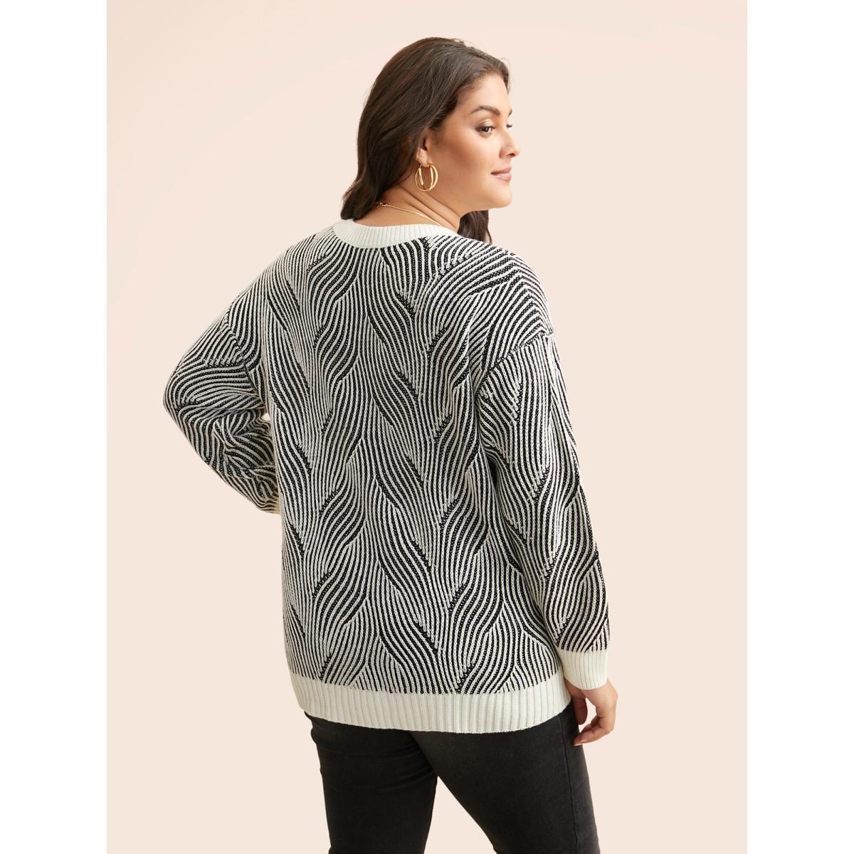 Plus Size Texture Contrast Round Neck Pullover Black Women Casual Loose Long Sleeve Round Neck Everyday Pullovers BloomChic 26/4X Product Image
