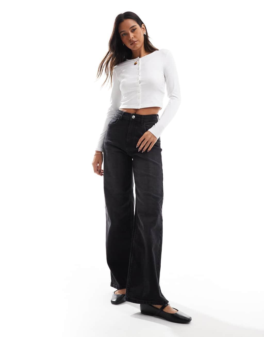 Stradivarius cropped fitted cardigan in white Product Image