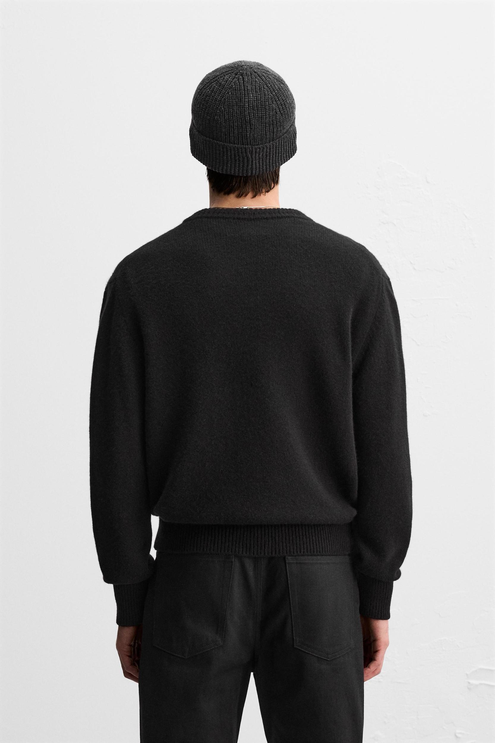 V-NECK CASHMERE SWEATER Product Image