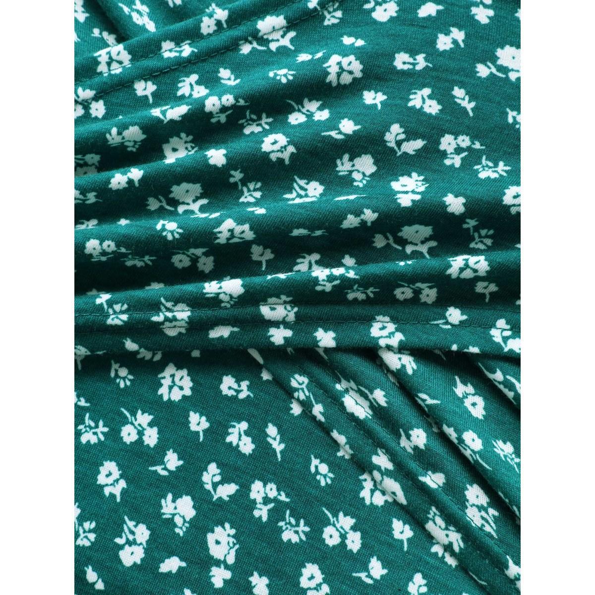 Plus Size Ditsy Floral Print Knit Pockets Midi Dress Emerald Women Heart neckline Sleeveless Curvy BloomChic 26/4X Product Image