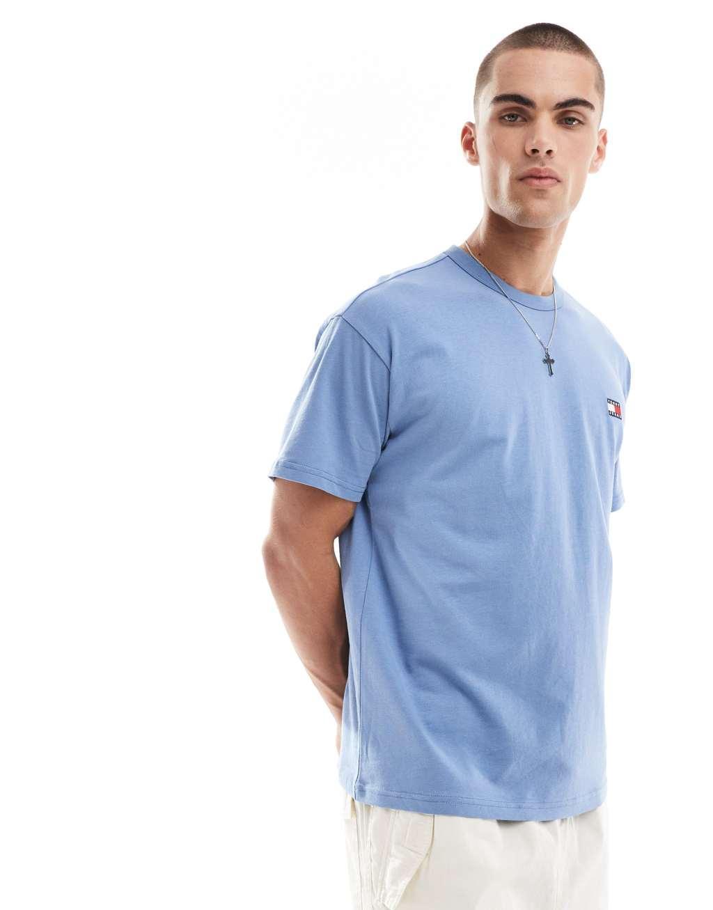 Tommy Jeans relaxed badge T-shirt in blue Product Image