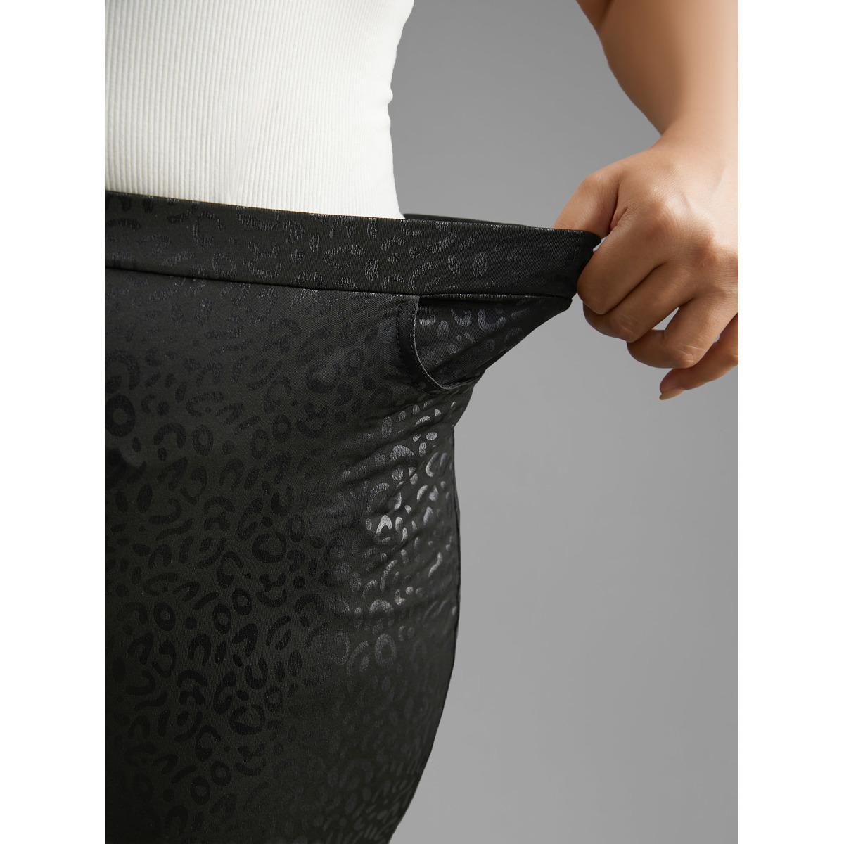 Plus Size Leopard Print Pocket High Stretch Leggings Women BlackFlower Elegant High stretch Skinny Mid Rise Everyday Leggings BloomChic 18-20/2X Product Image