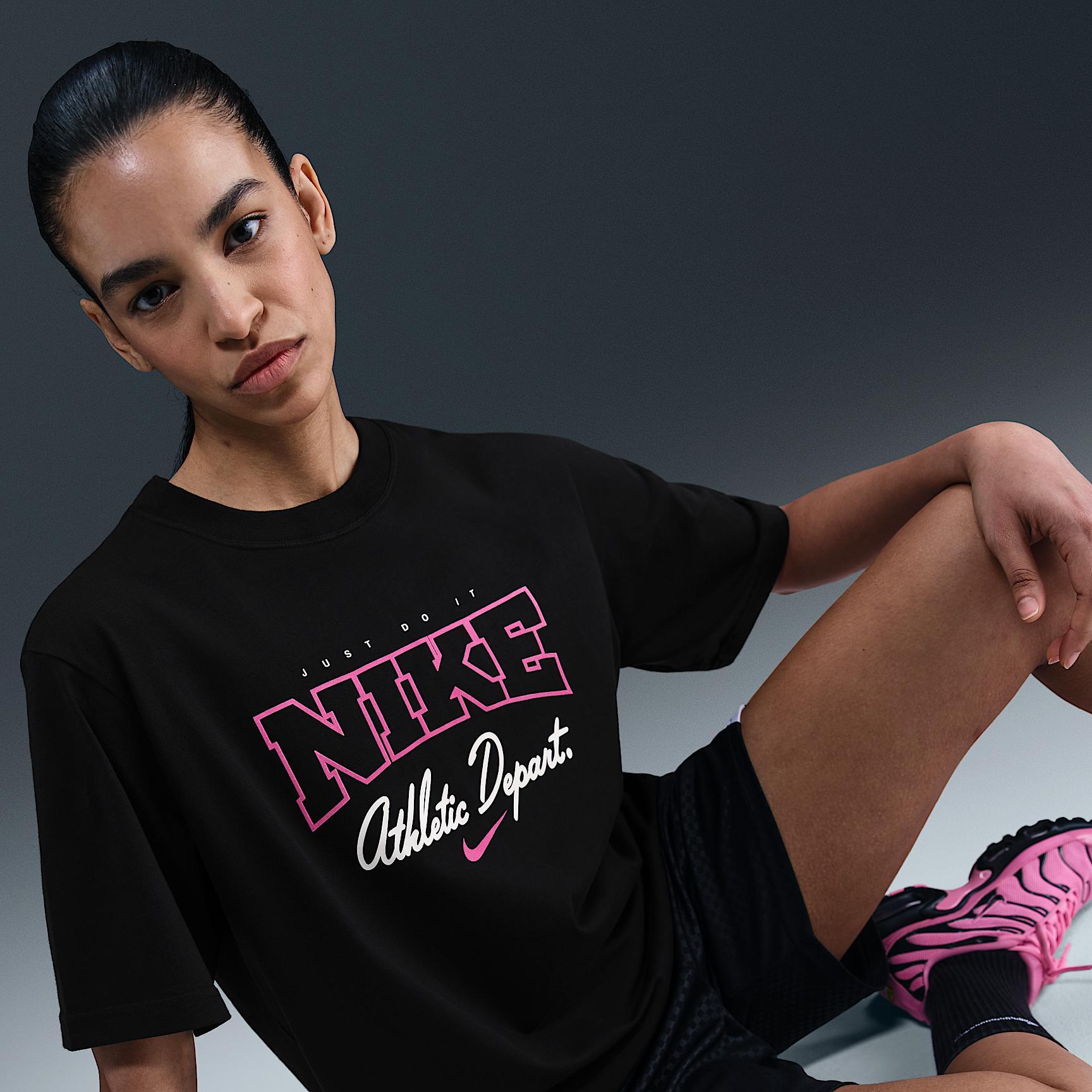 Women's Nike Sportswear Loose Short-Sleeve Graphic T-Shirt Product Image