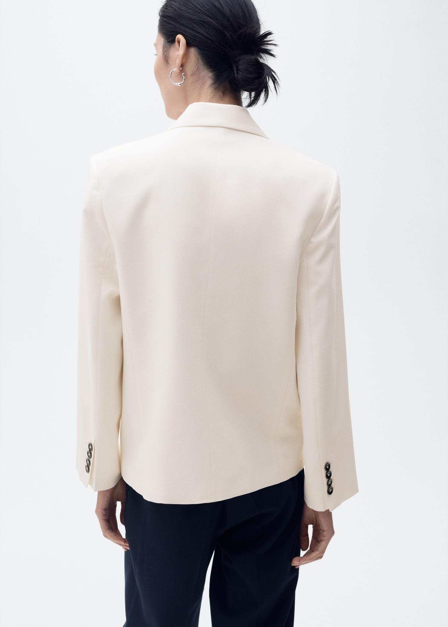 Contrasting double-breasted blazer - Women | MANGO USA Product Image