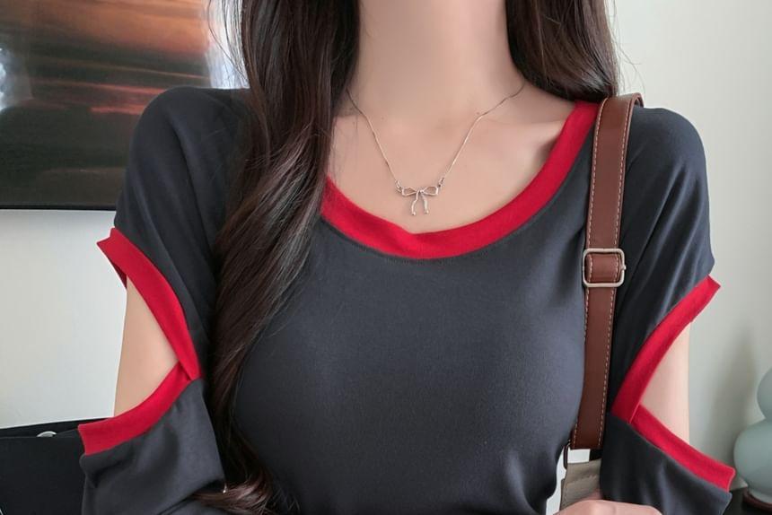 Long-Sleeve Scoop Neck Contrast Trim Cutout Slim Fit Tee Product Image