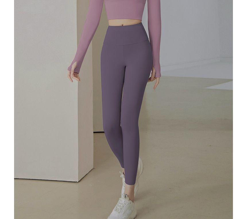 Long-Sleeve Scoop Neck Plain Criss Cross Crop Sports T-Shirt / Plain Yoga Pants / Set Product Image