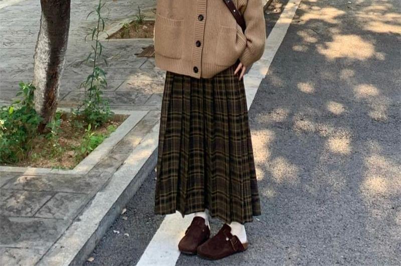 V-Neck Plain Cardigan / High Waist Plaid Accordion Pleated Maxi A-Line Skirt Product Image
