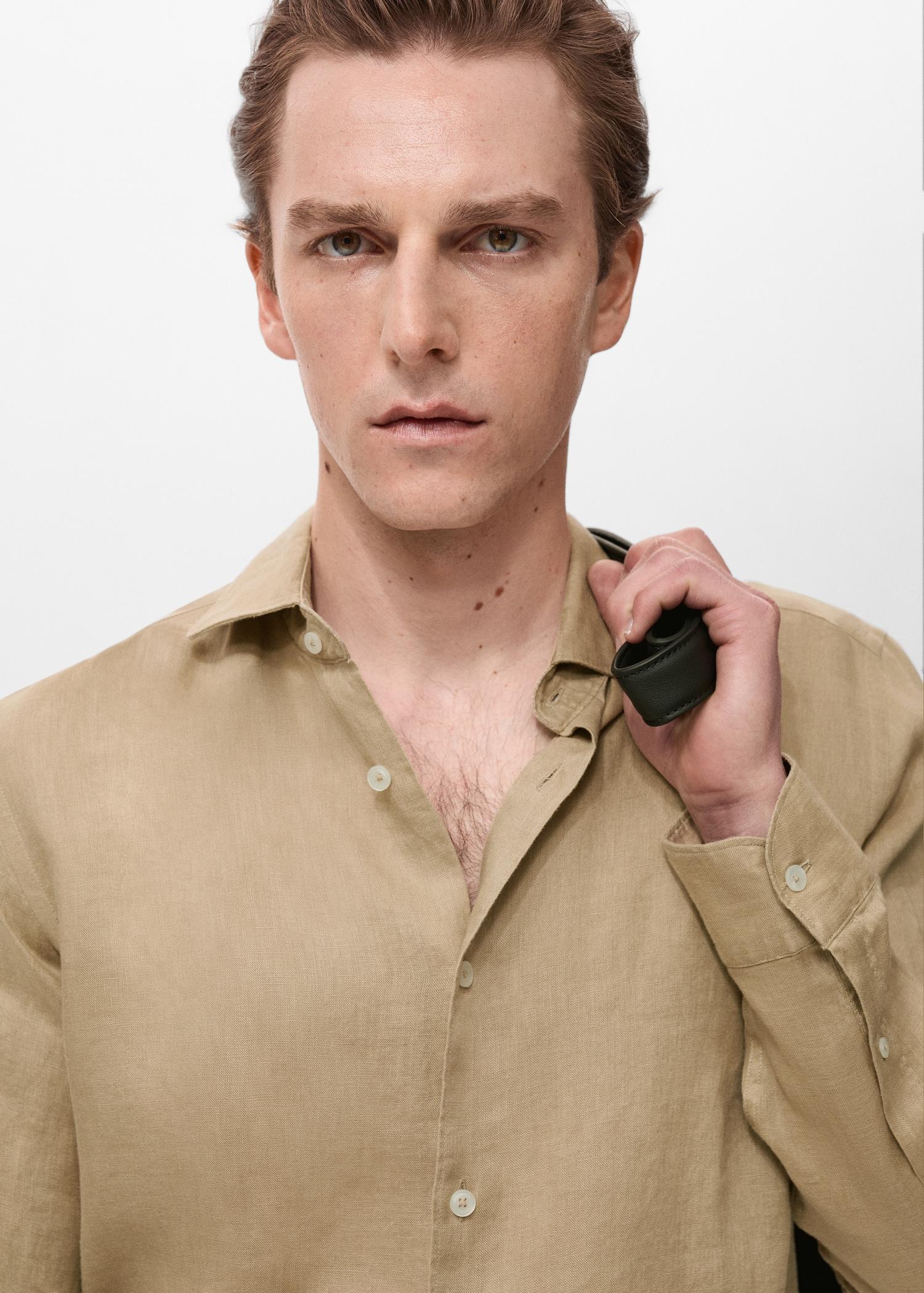 100% linen slim-fit shirt - Men | MANGO USA Product Image