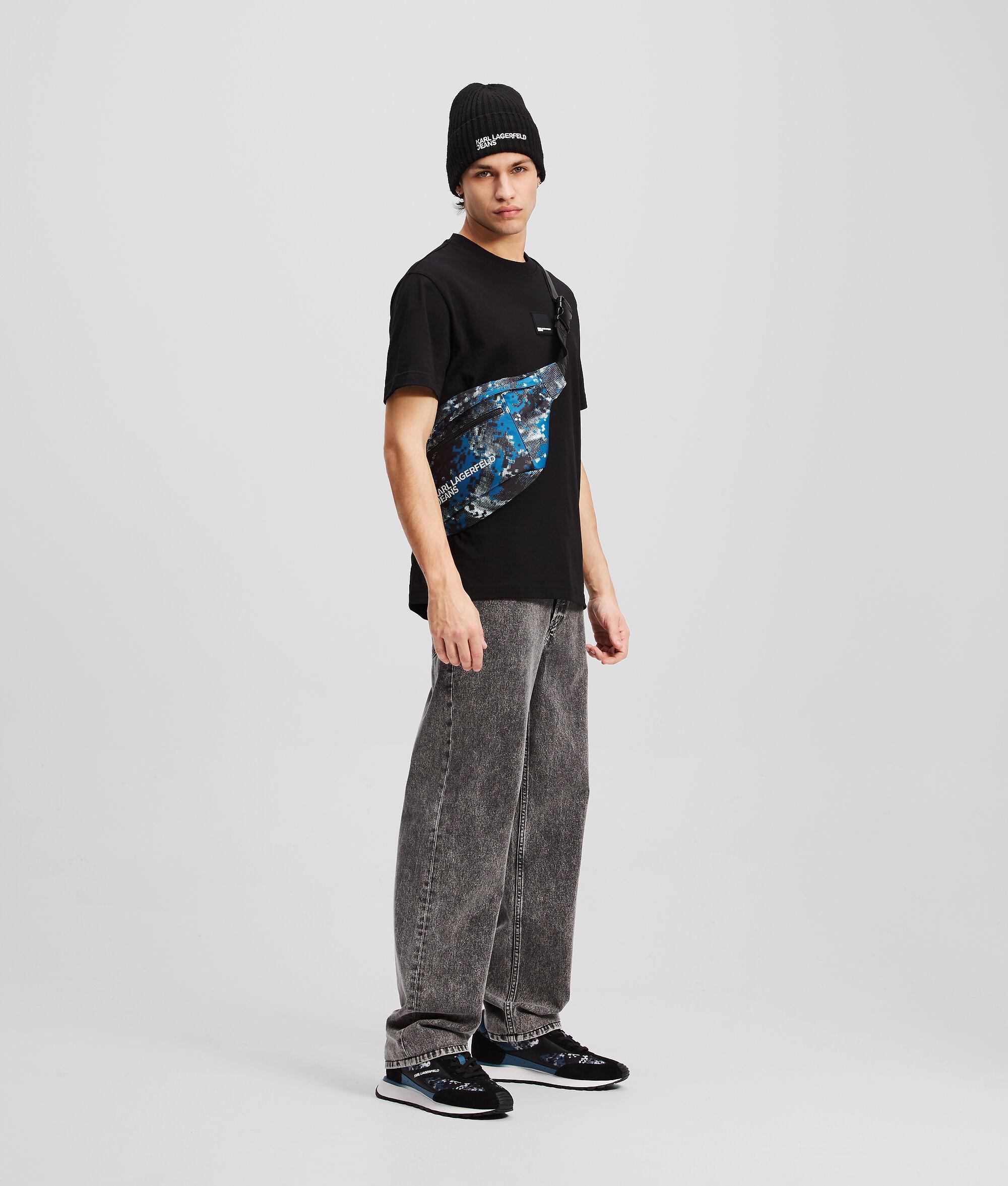 GRAPHIC T-SHIRT Product Image