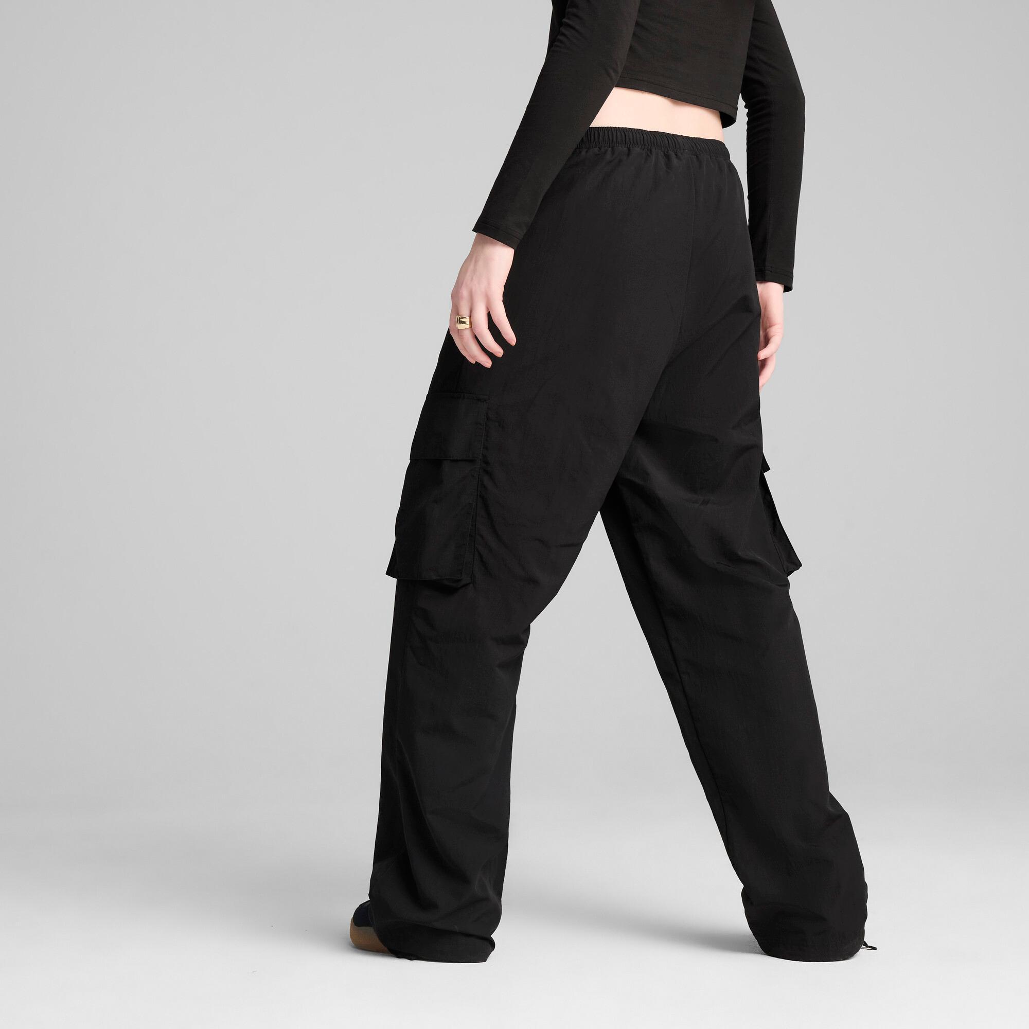 Wardrobe Essentials Women's Relaxed Woven Cargo Pants Product Image