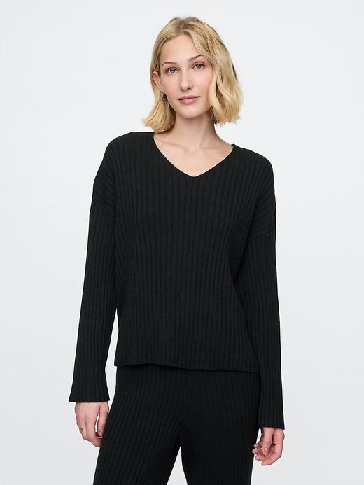 CashSoft Wide Rib V-Neck Sweater Product Image