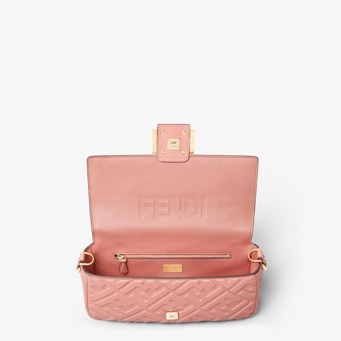 BaguettePink leather bag Product Image