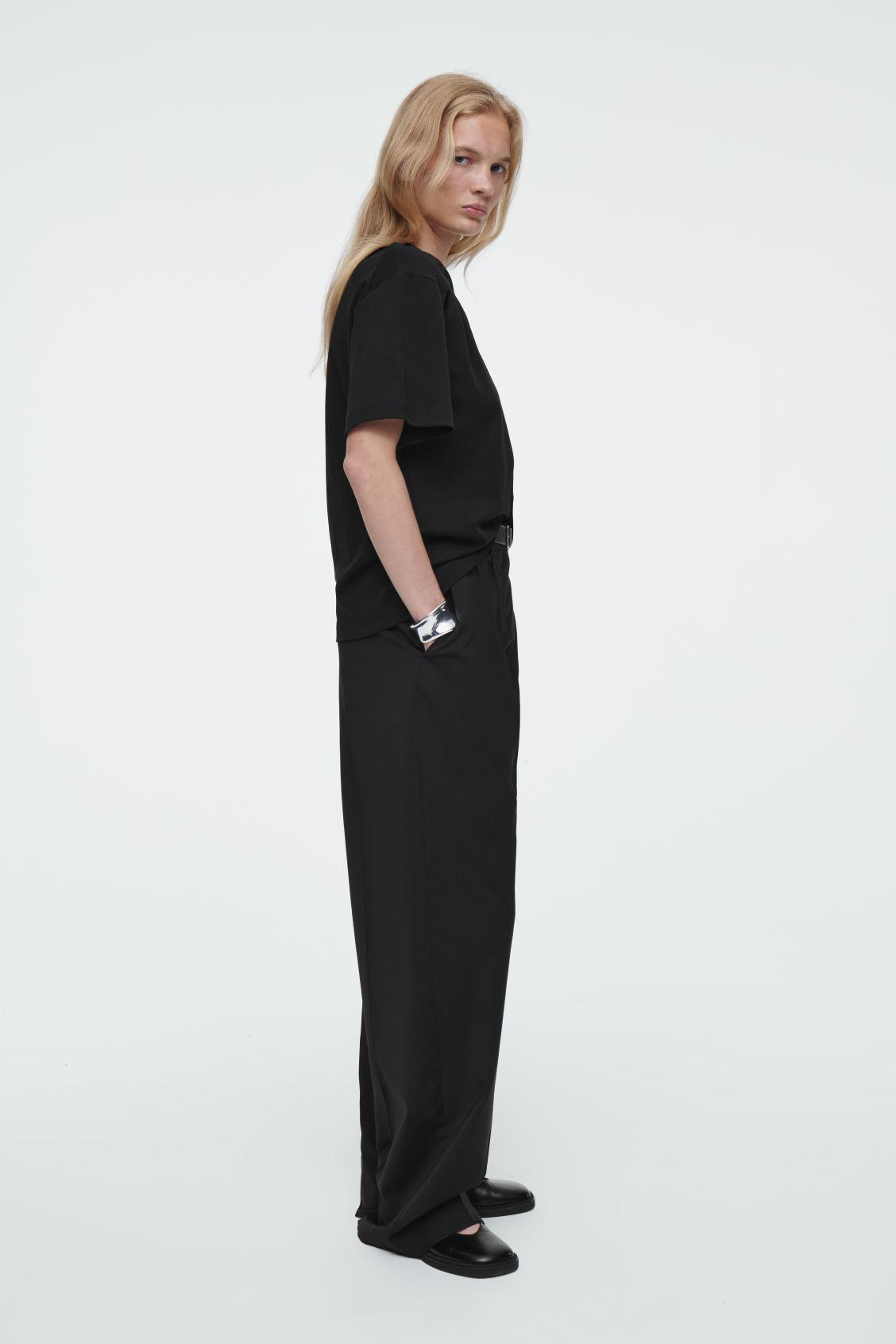 REGULAR TWIST-NECK T-SHIRT Product Image