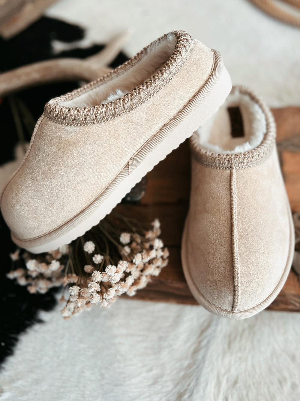 Very G Cream Sparks Fuzzy Slippers* Product Image
