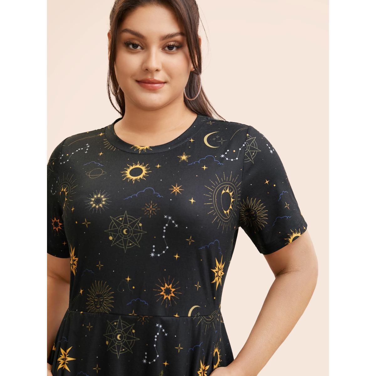 Plus Size Sun & Star Print Crew Neck Pocket Dress Midnight Women Casual Non Round Neck Short sleeve Curvy BloomChic 18-20/2X Product Image