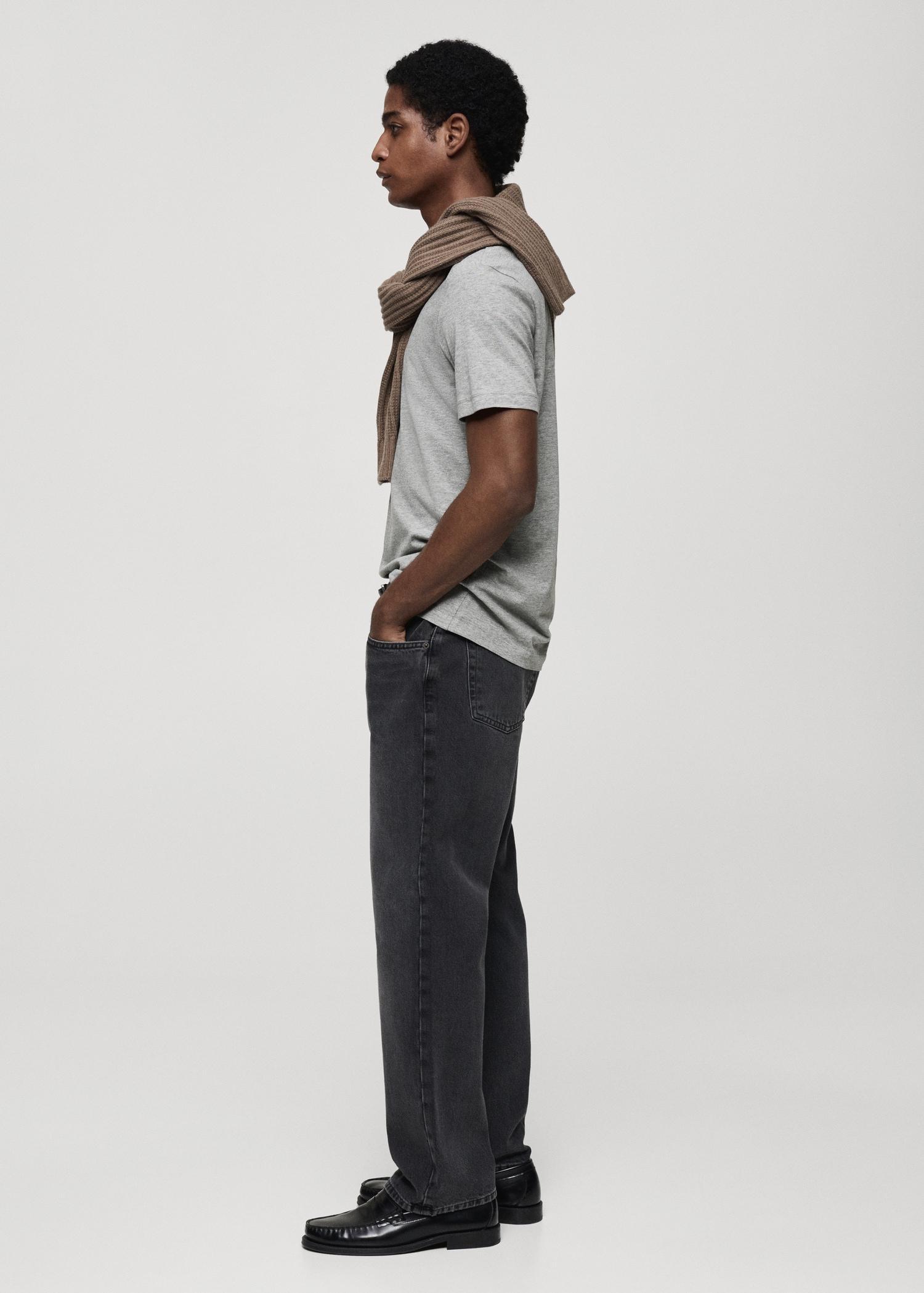 100% cotton slim-fit V-neck t-shirt - Men | MANGO USA Product Image