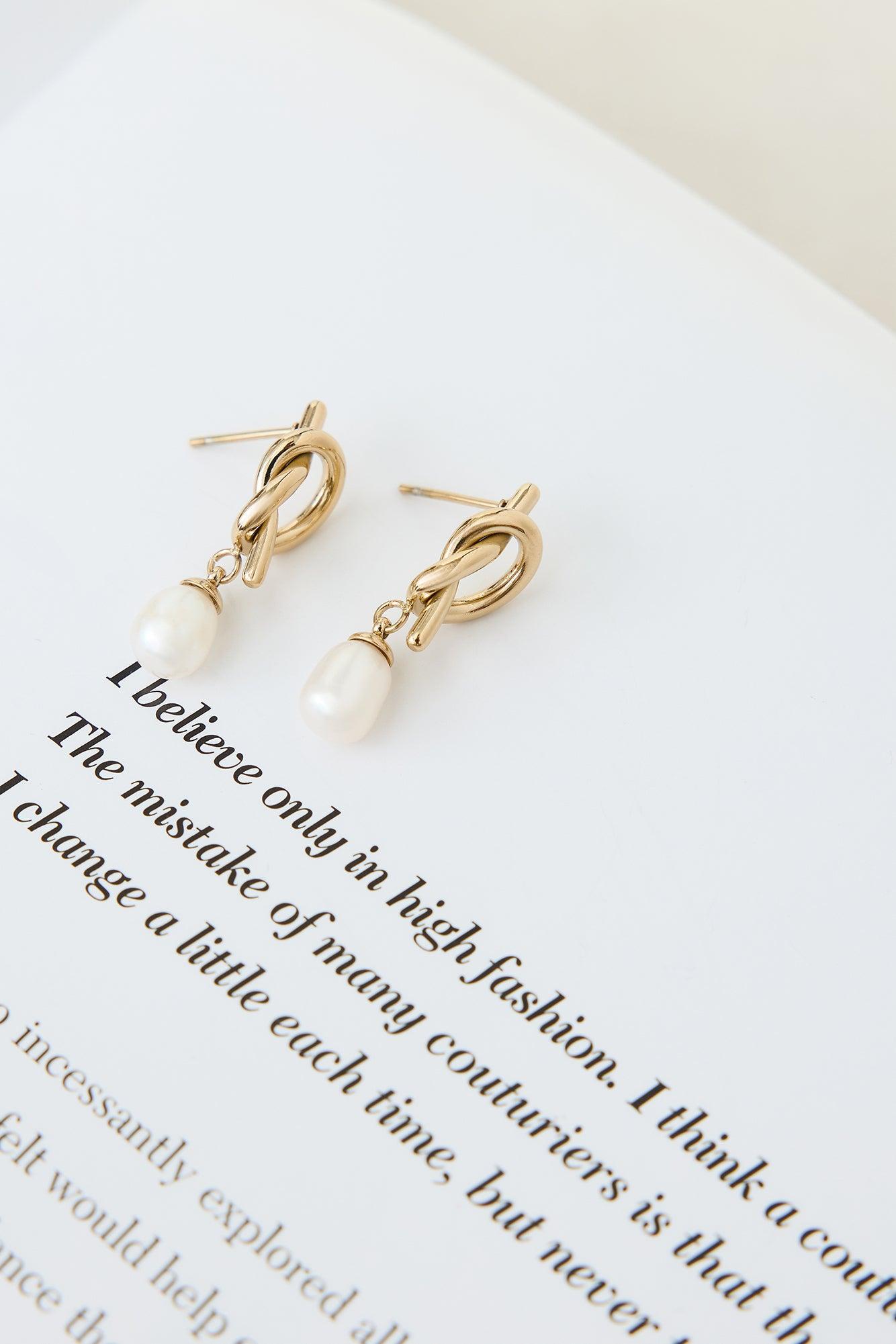 Lorna Earrings Gold Product Image
