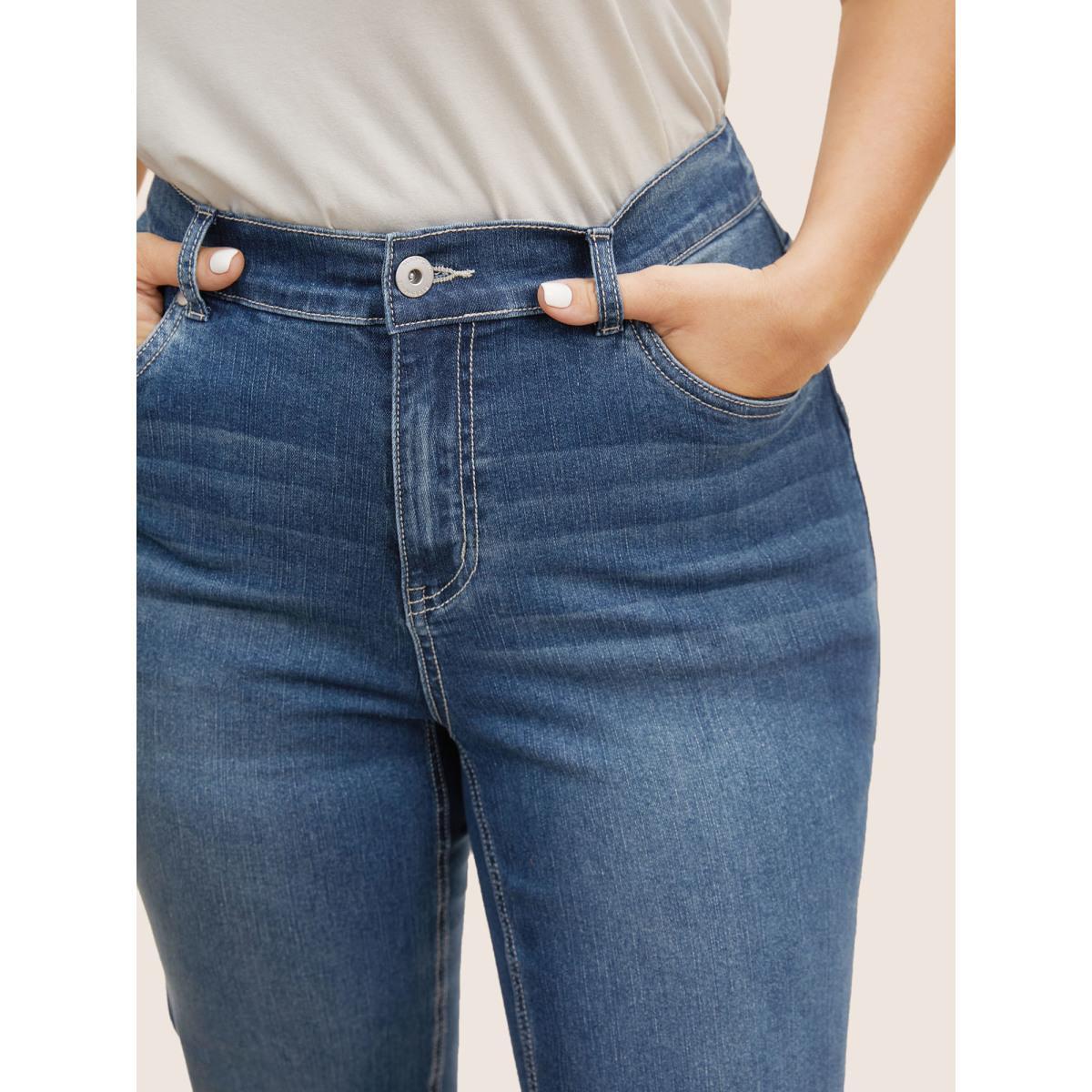 Plus Size High Stretch Slanted Pocket Slim Cropped Jeans Women Denimblue Casual Button High stretch Slanted pocket Jeans BloomChic 20/2X Product Image