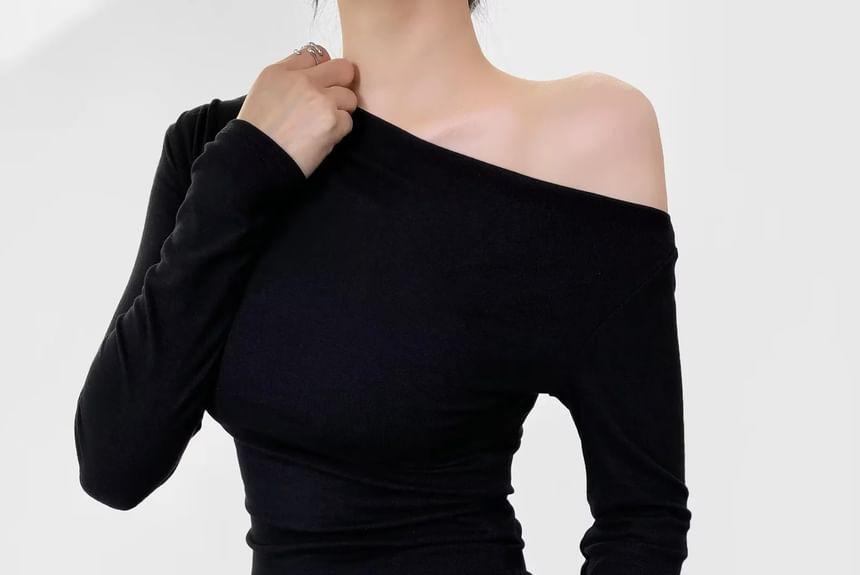 One Shoulder Long Sleeve Two Tone Panel Ruched T-Shirt Product Image