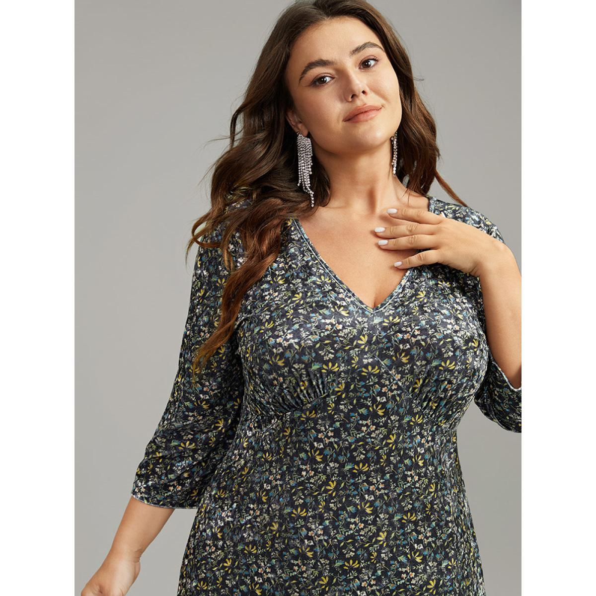 Plus Size Velvet V Neck Ditsy Floral Split Hem Dress Black Women Glamour Printed V-neck Elbow-length sleeve Curvy Midi Dress BloomChic 26/4X Product Image