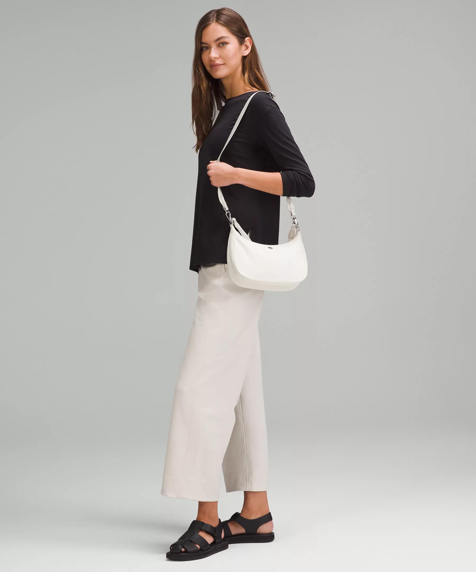 City Essentials Small Shoulder Bag 3L Product Image