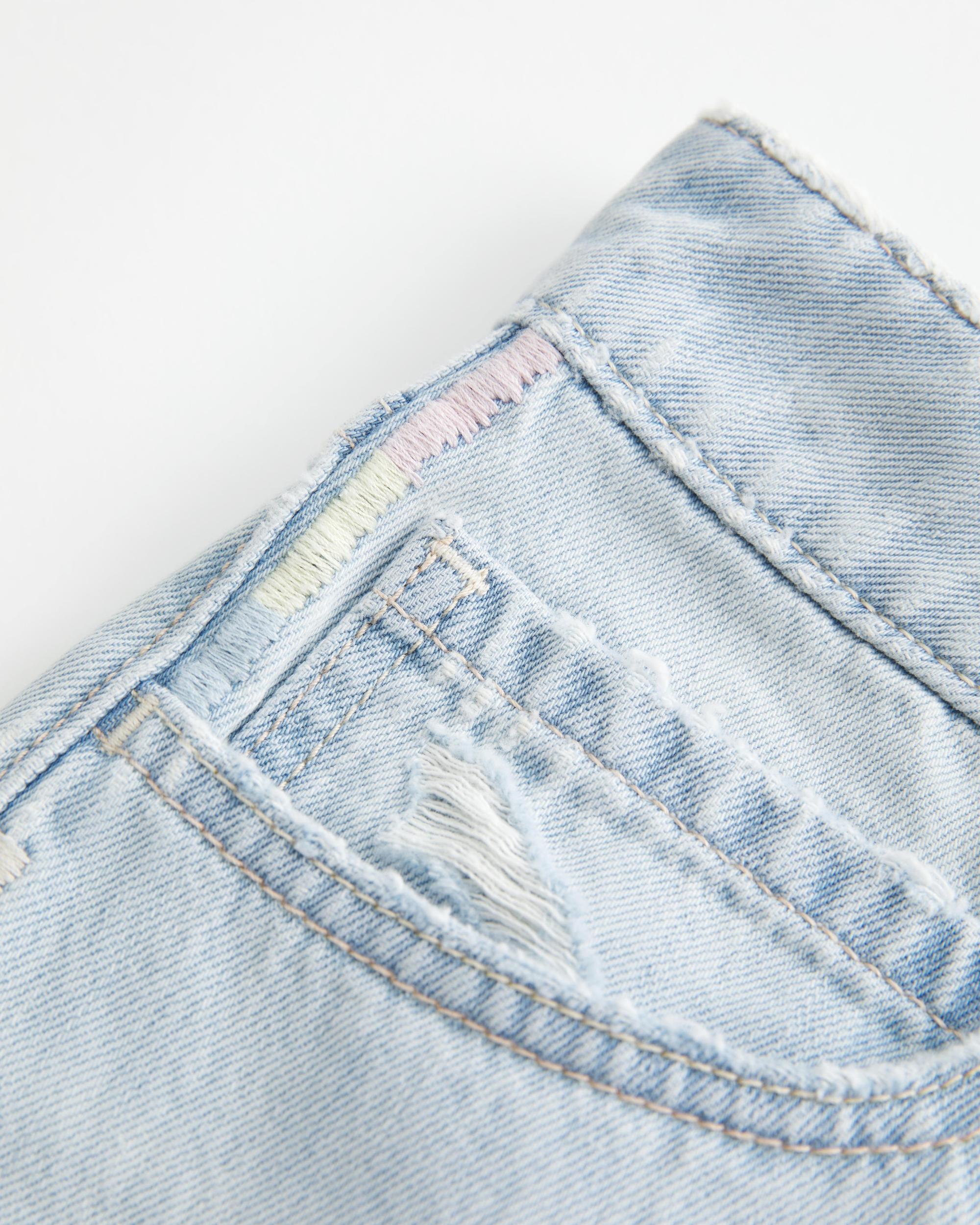 Low-Rise Embroidered Light Wash Baggy Denim Shorts 5" Product Image