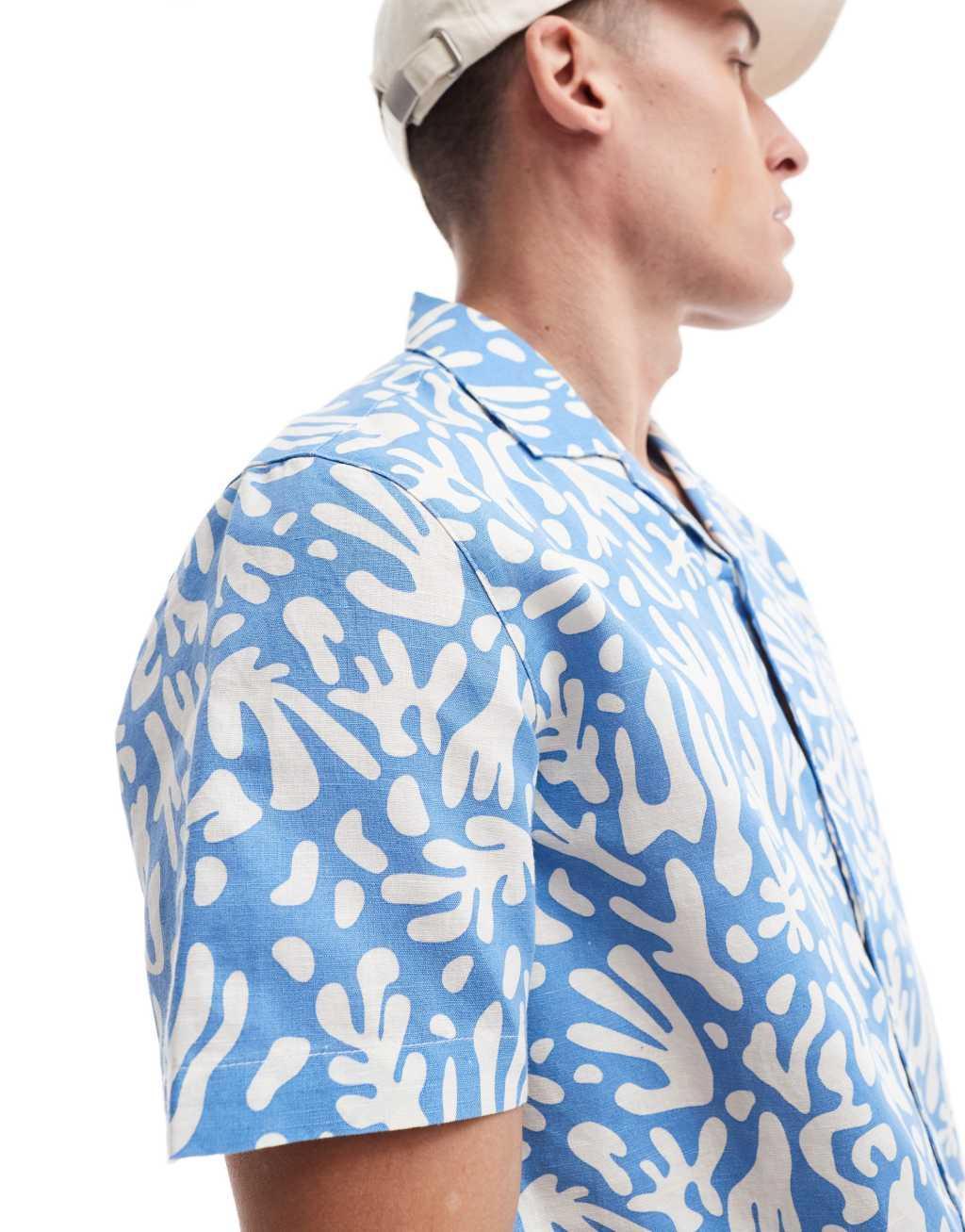 Farah printed short sleeve shirt in blue Product Image