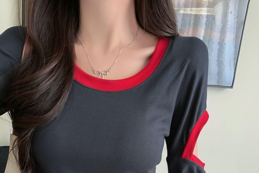 Long-Sleeve Scoop Neck Contrast Trim Cutout Slim Fit Tee Product Image