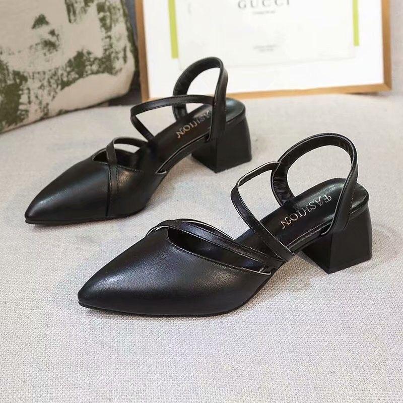 Plain Pointy-Toe Chunky Heel Sandals Product Image