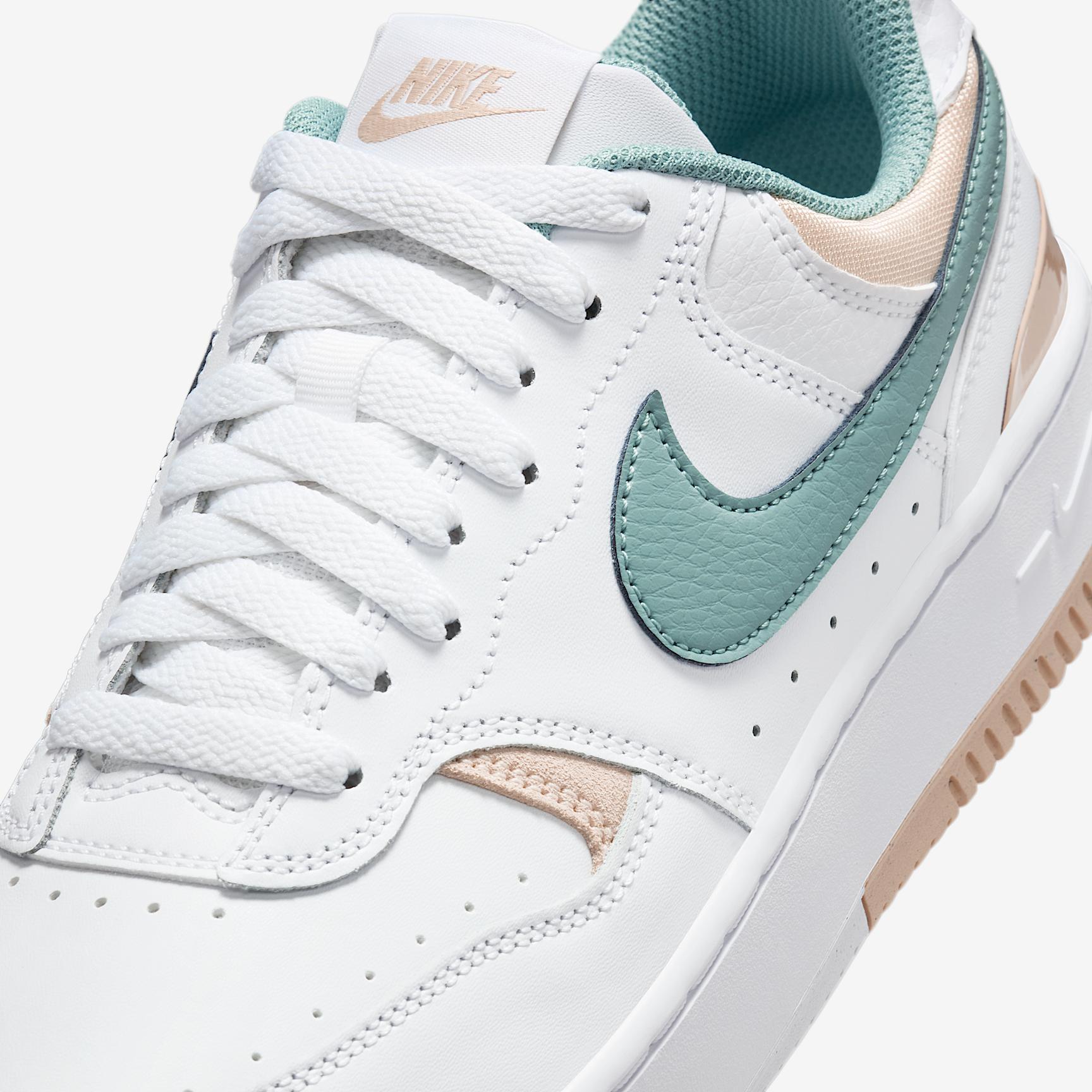 Nike Women's Gamma Force Shoes Product Image