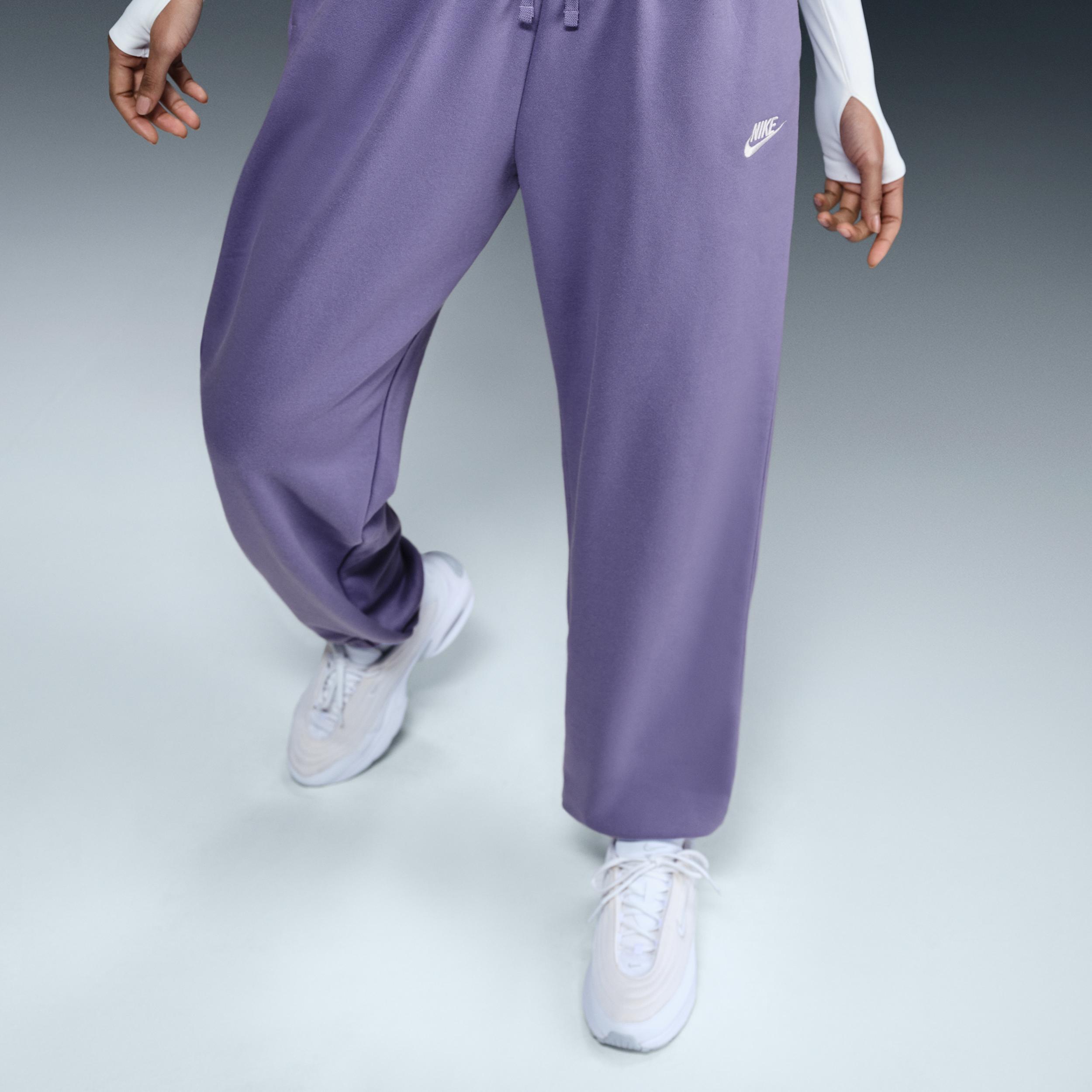 Women's Nike Sportswear Club Fleece Mid-Rise Oversized Sweatpants Product Image