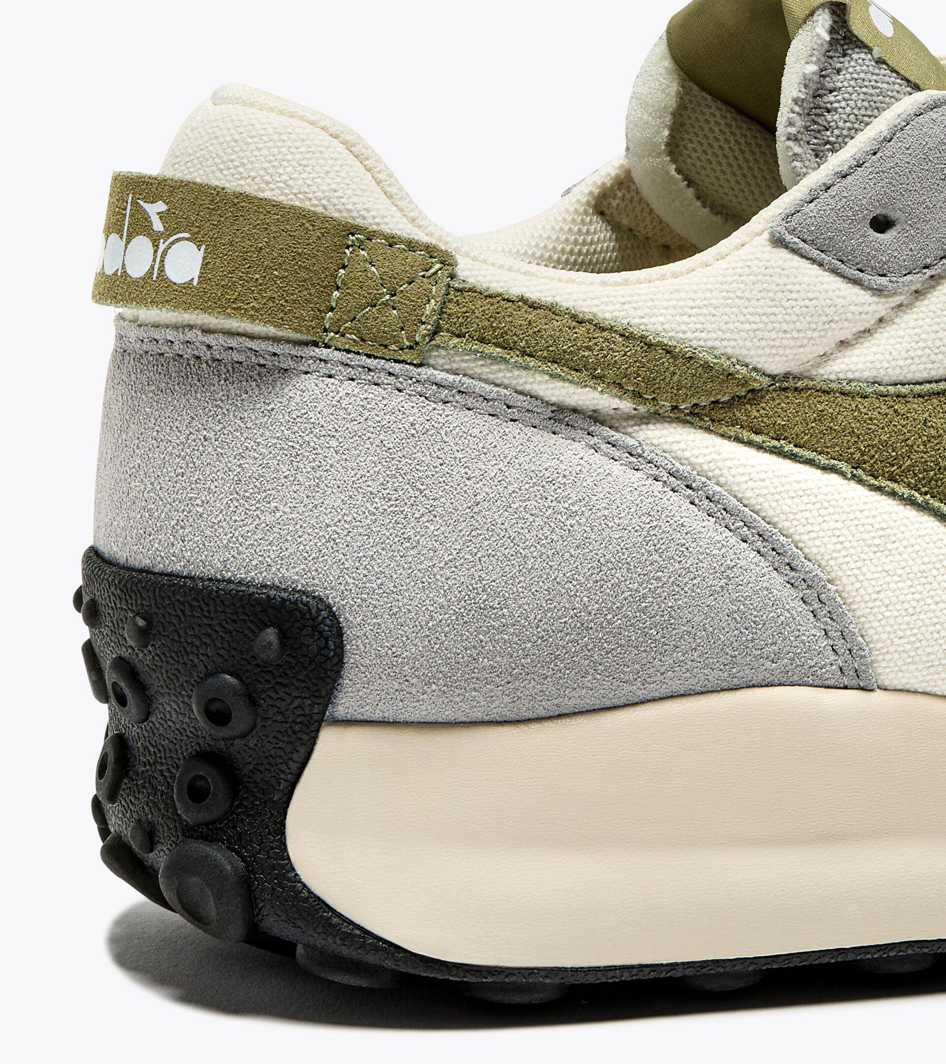 RACE SUEDE SW Product Image