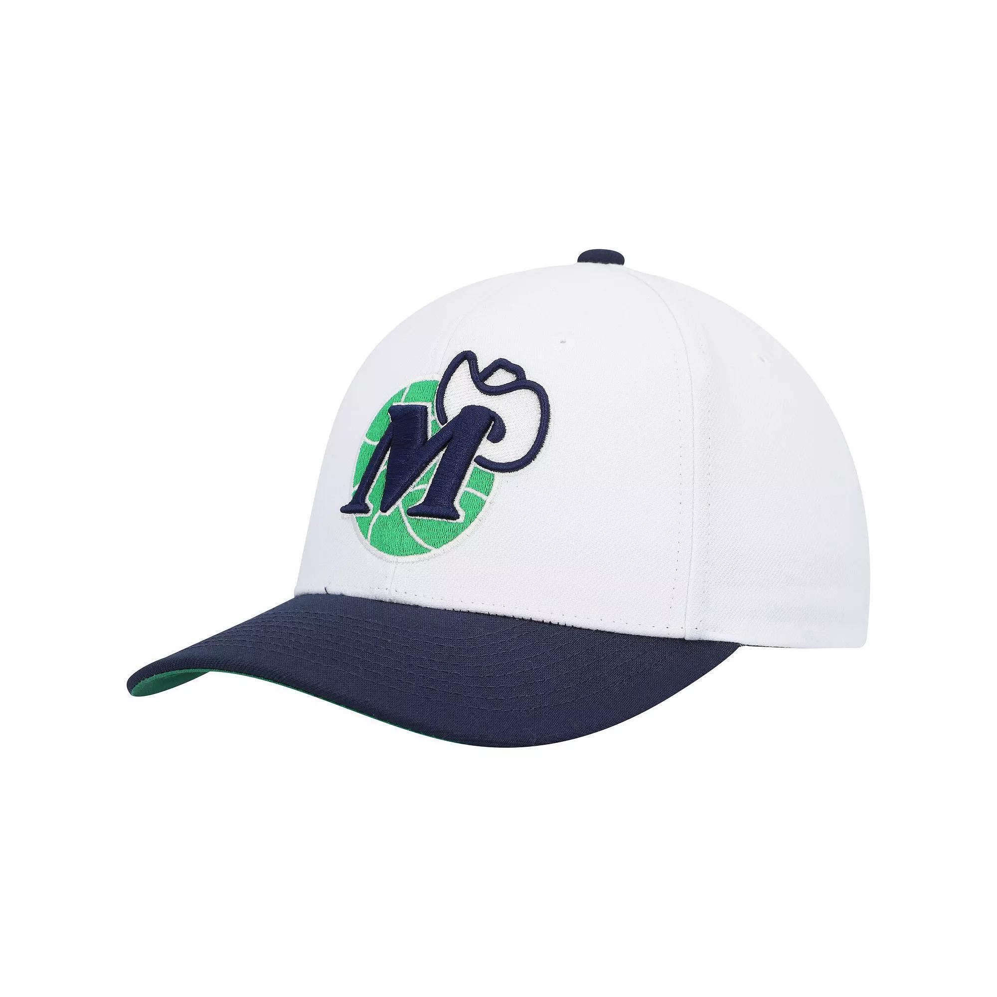Mens Mitchell & Ness /Navy Dallas Mavericks Hardwood Classics Core 2-Tone 2.0 Pro Snapback Hat Product Image