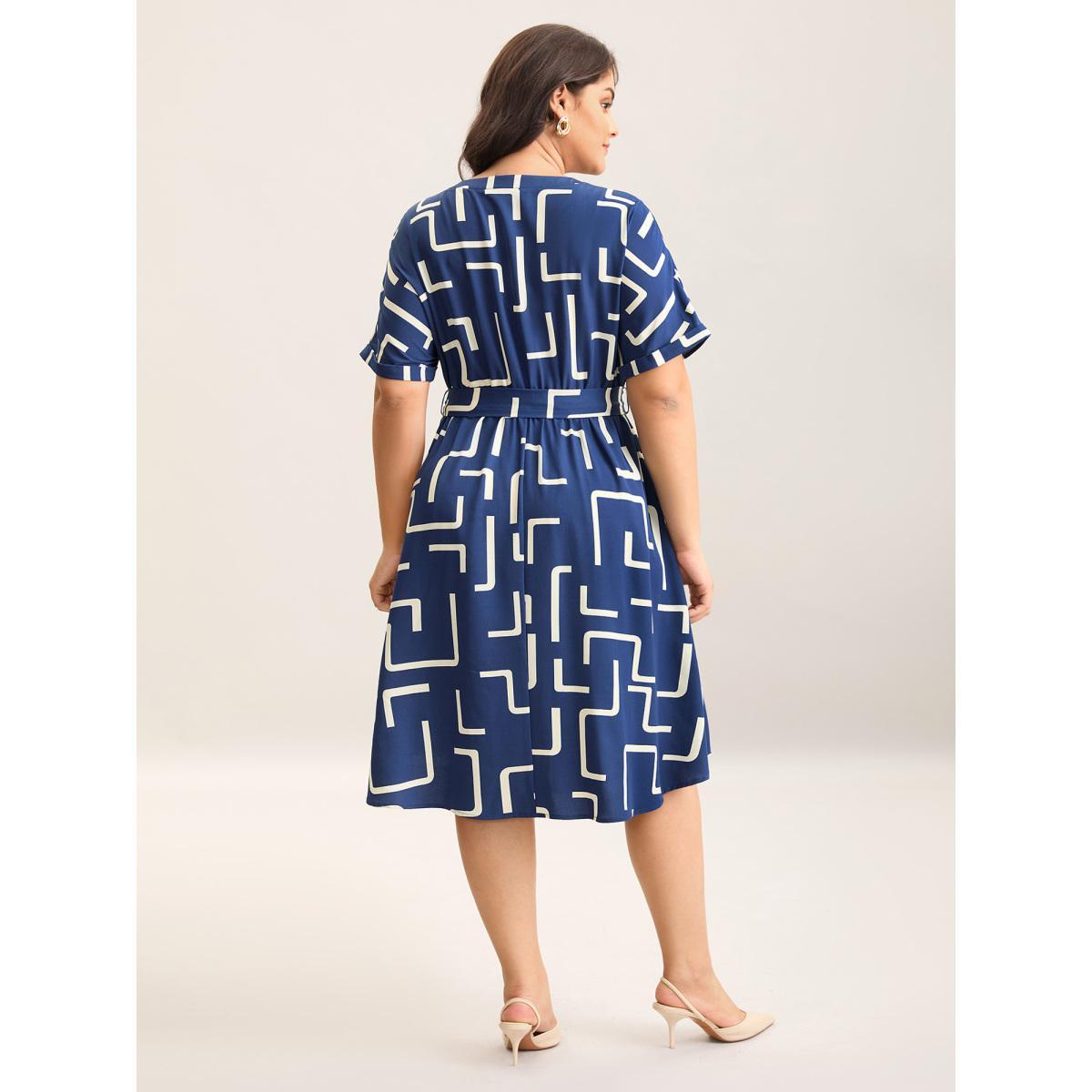 Plus Size Geometric Print Curved Hem Midi Dress Navy Women Flat collar with V-notch Short sleeve Curvy BloomChic 14-16/1X Product Image