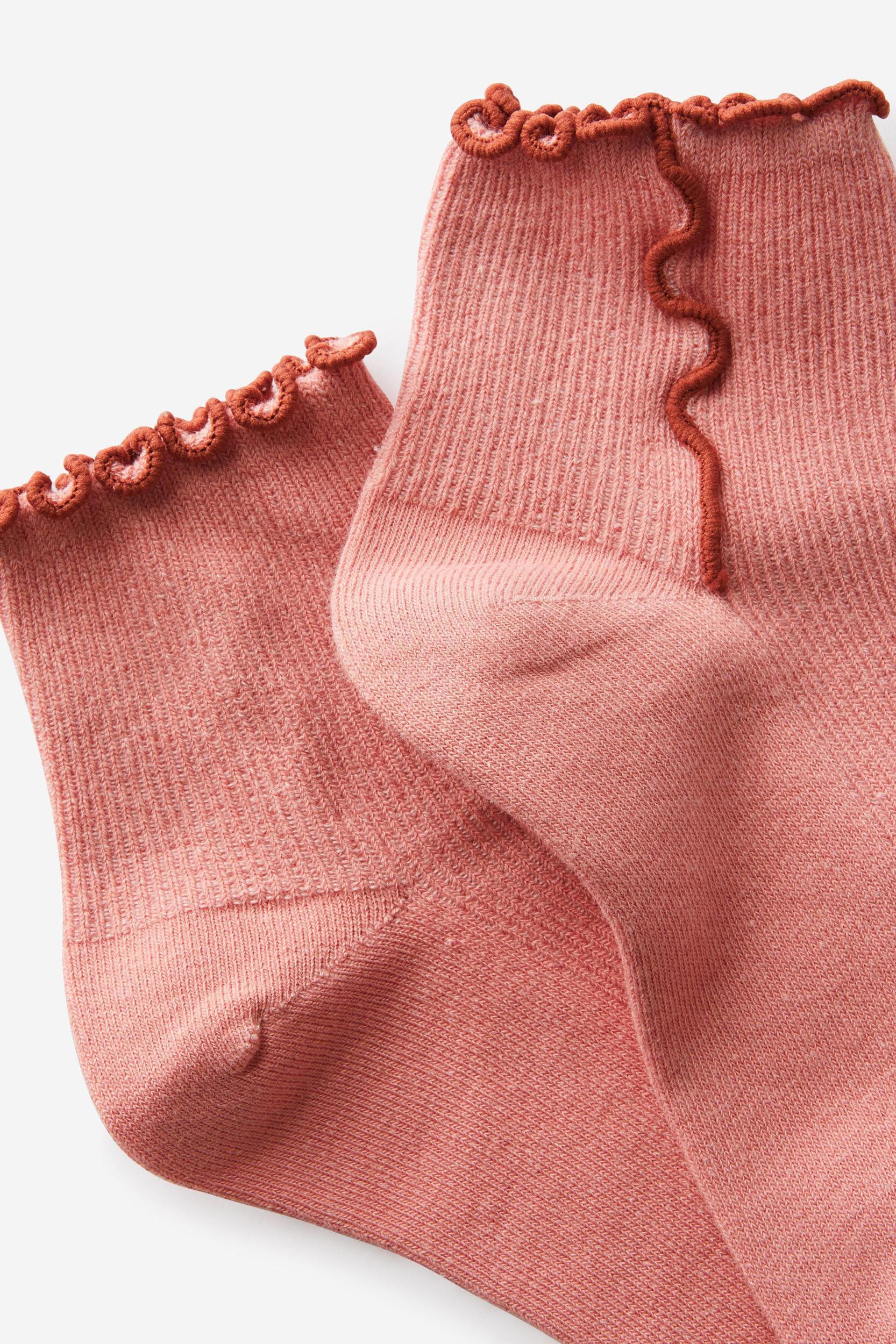 Fashion Frill Ribbed Ankle Sock Product Image