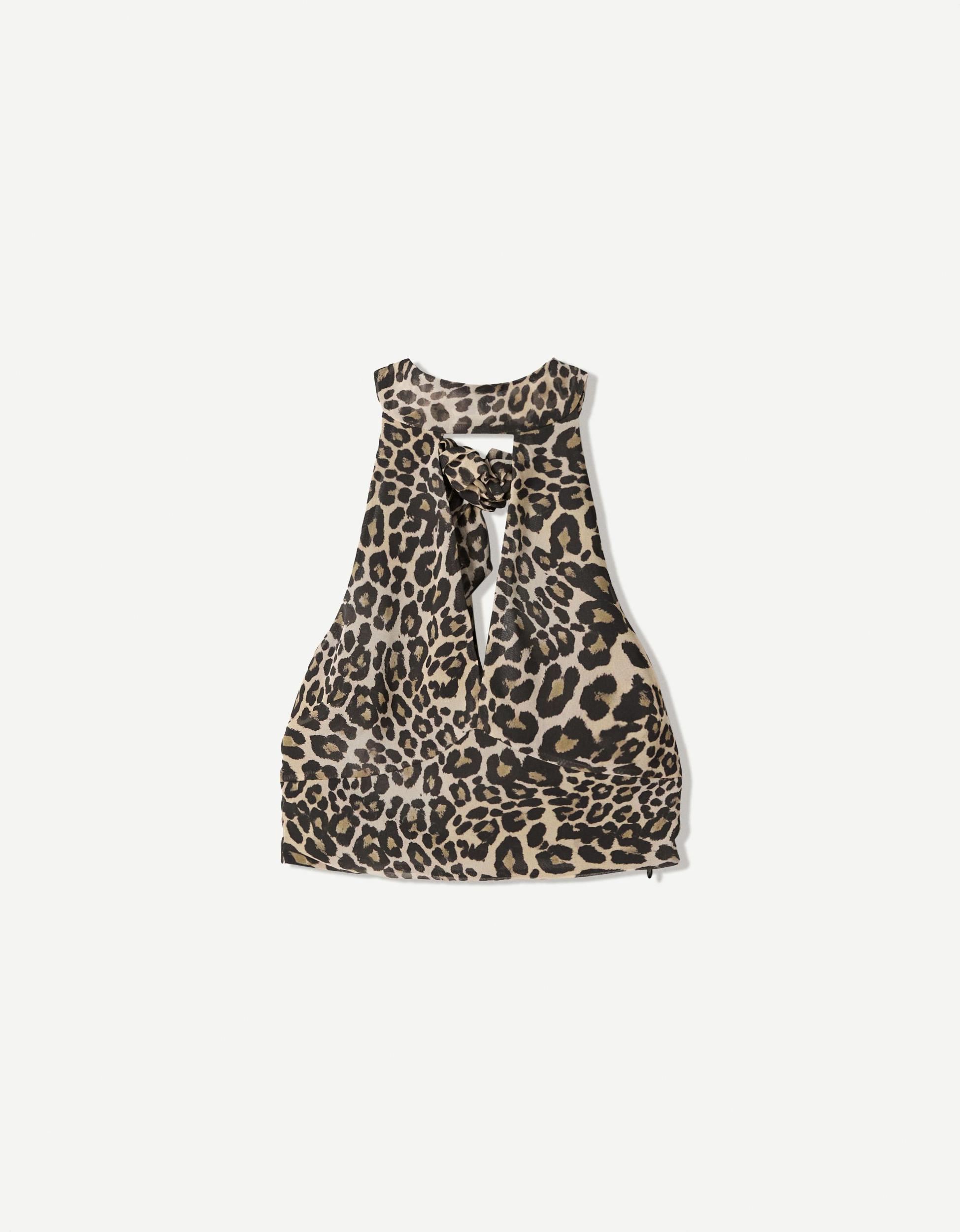Blonde lace top with ruffles Product Image