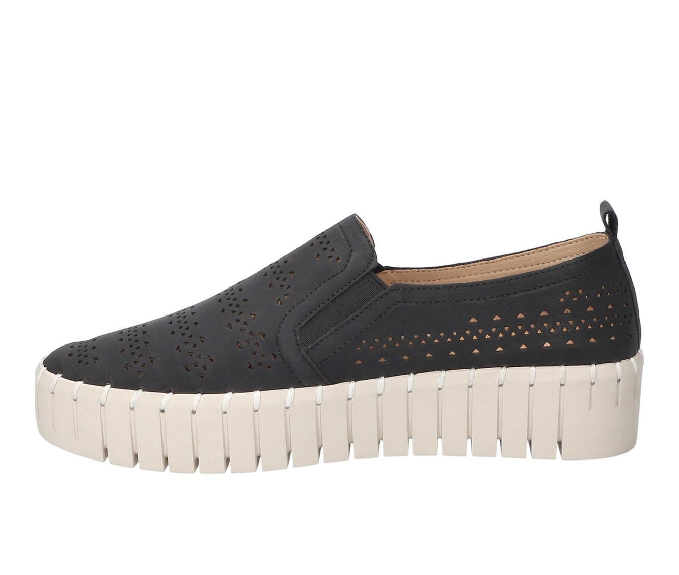 Women's Easy Street Peppy Sneakers Product Image