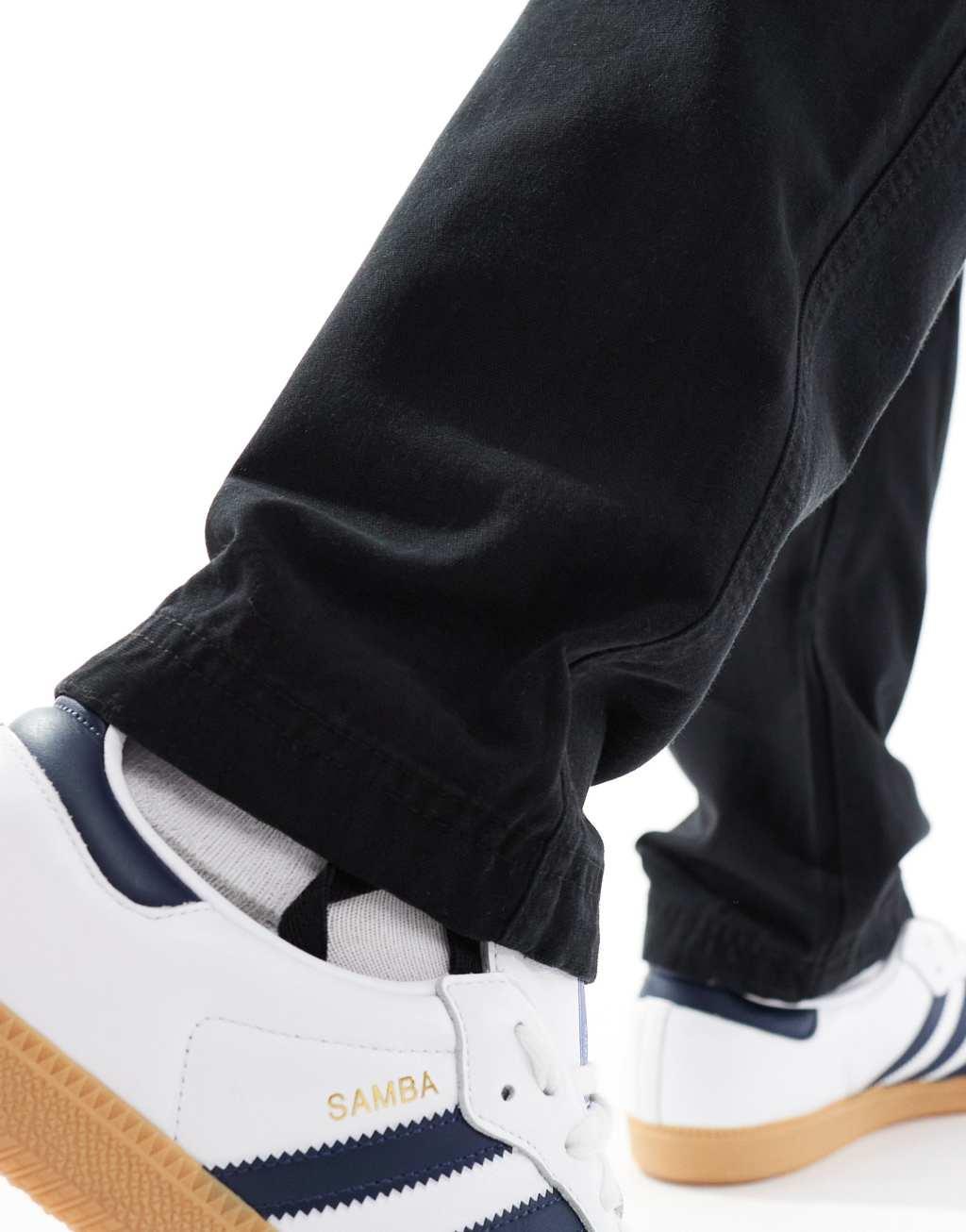 Jack & Jones loose fit cargo pants in black Product Image