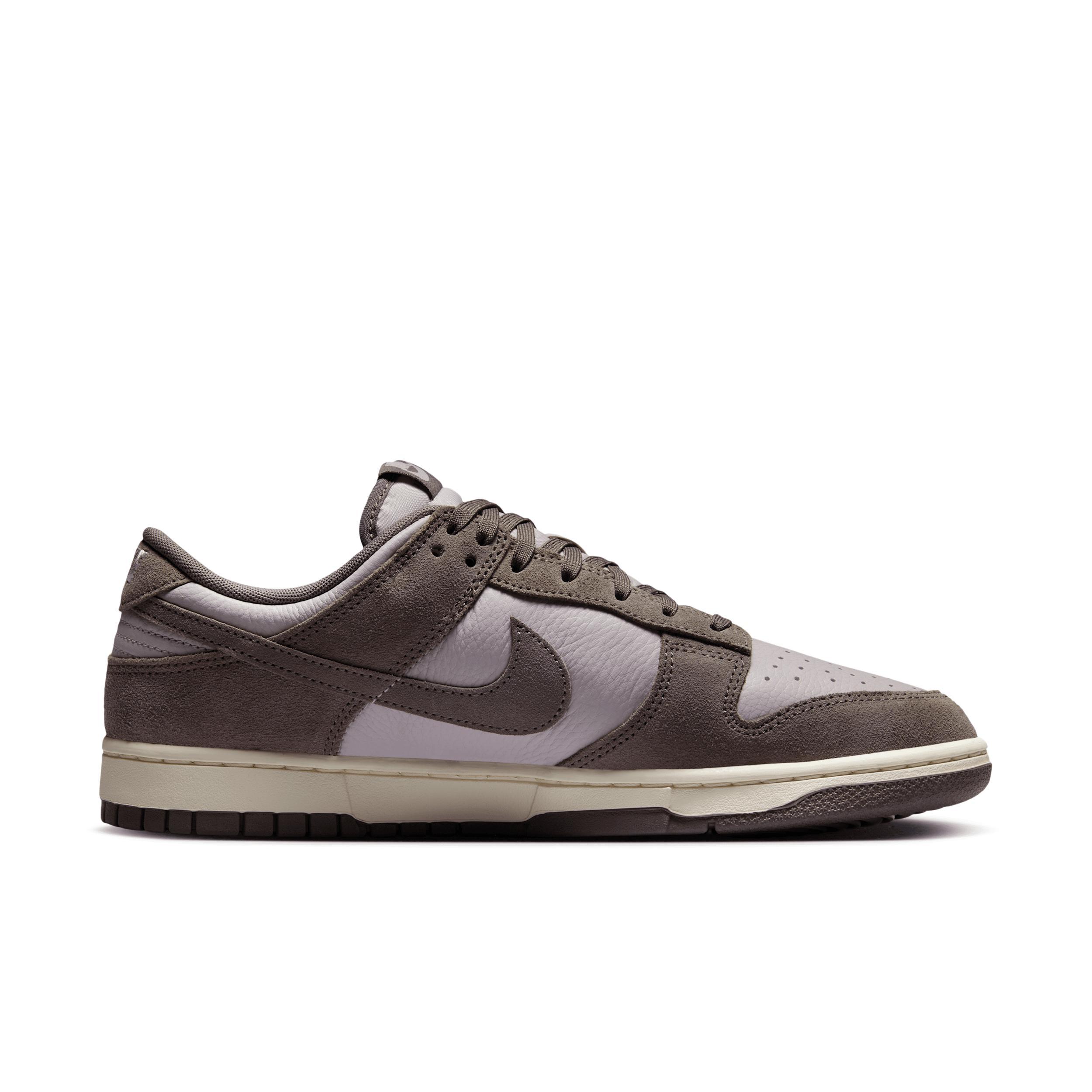 Nike Men's Dunk Low Retro SE Leather/Suede Shoes Product Image