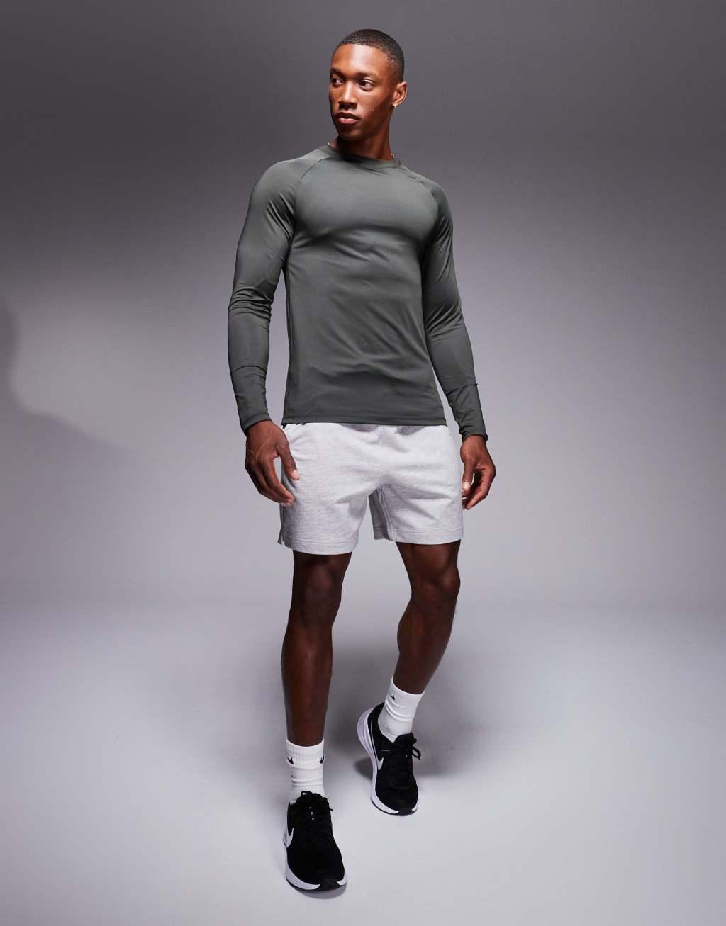 ASOS 4505 Icon training long sleeve muscle fit base layer in khaki Product Image