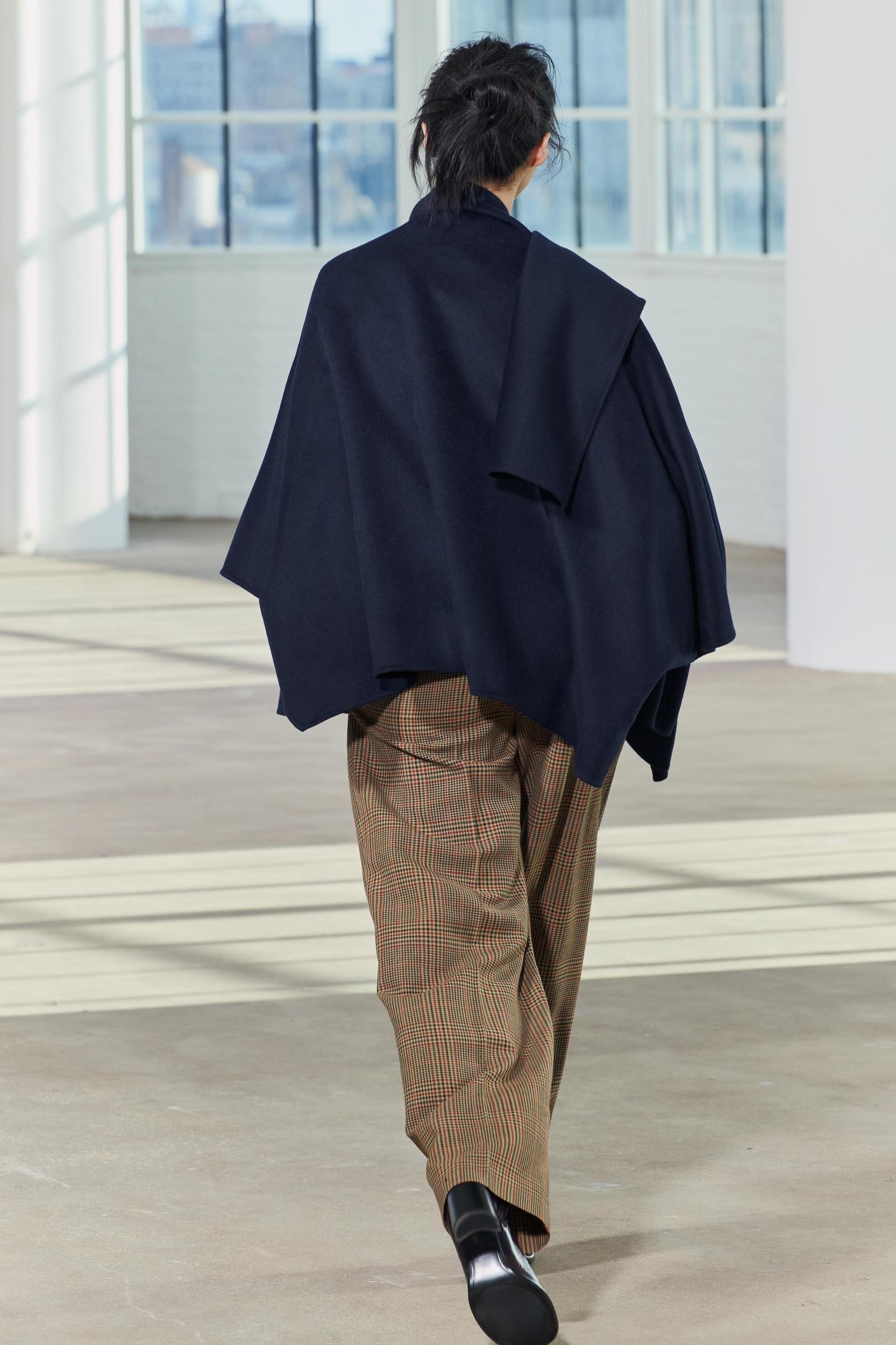ZW COLLECTION WOOL CAPE WITH SCARF Product Image
